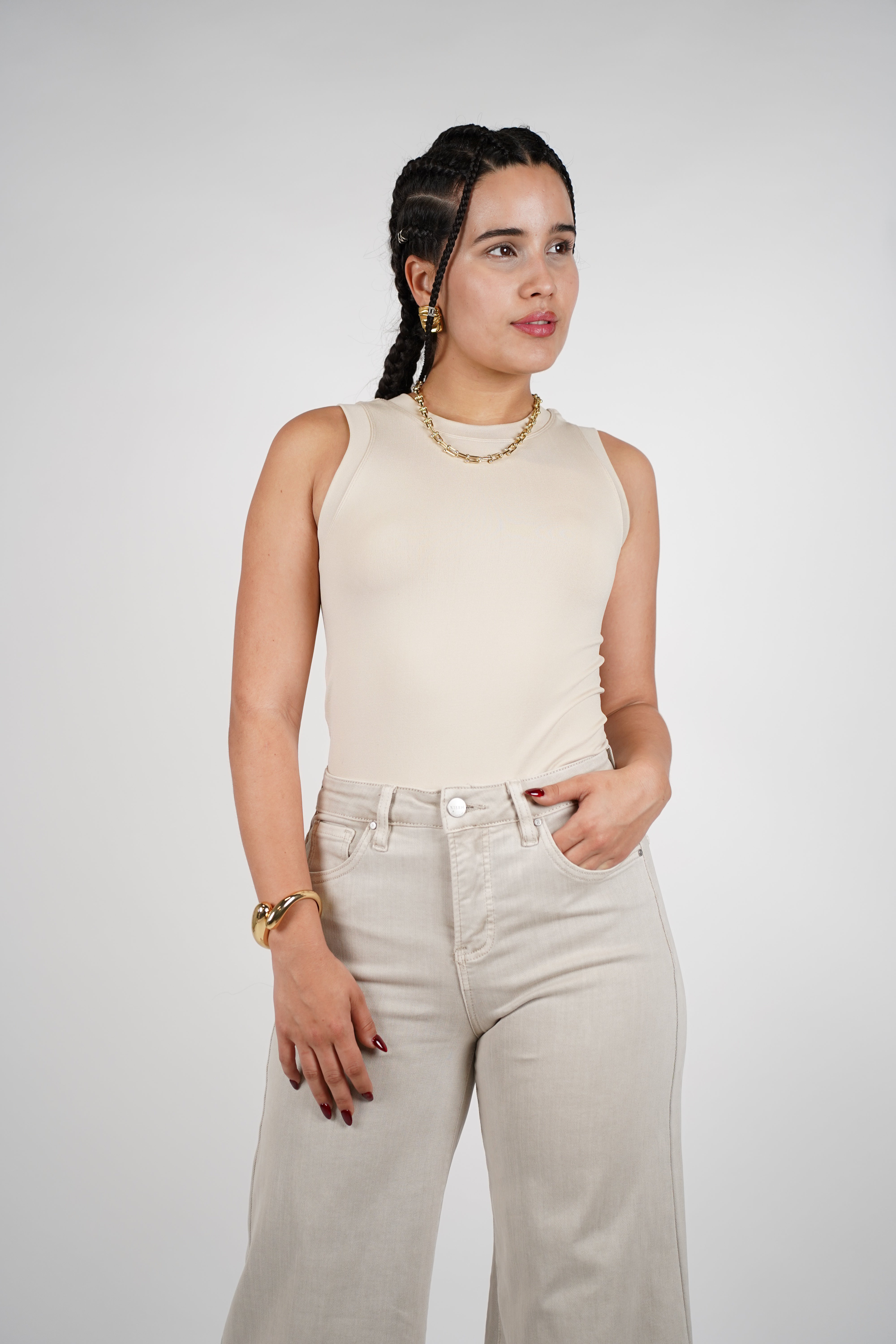 Round Neck No Sleeves Basics