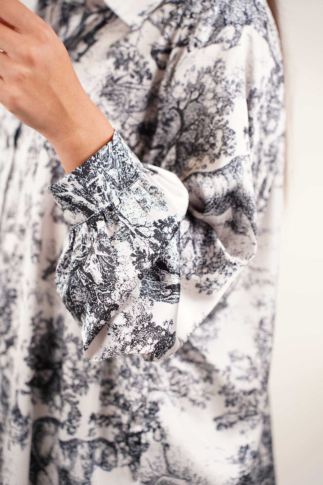 Maviel Stamped Pants Set | Blue Toile Print Two-Piece Outfit