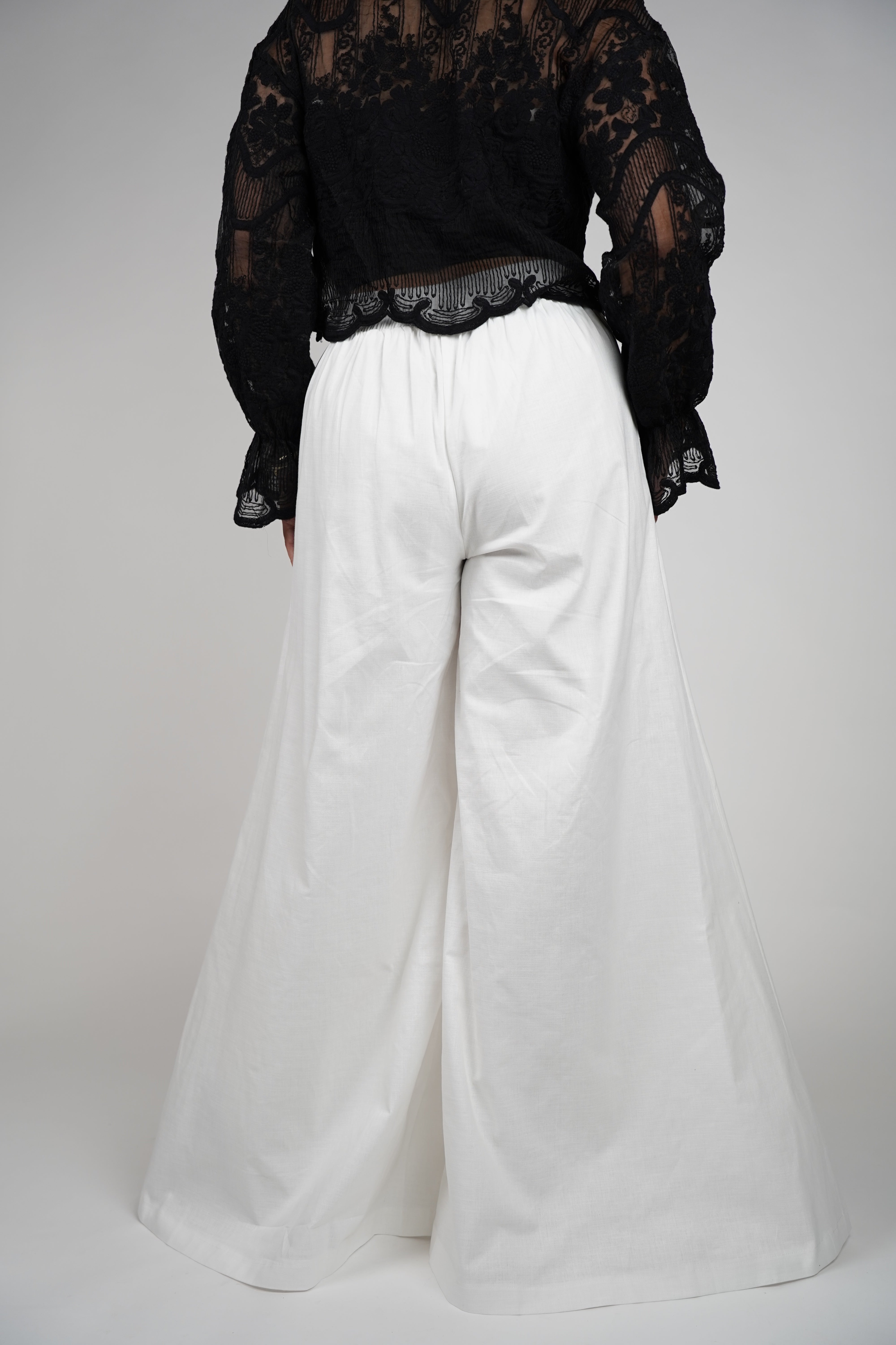 Jina Flowy Pants – Crisp Wide-Leg Statement
