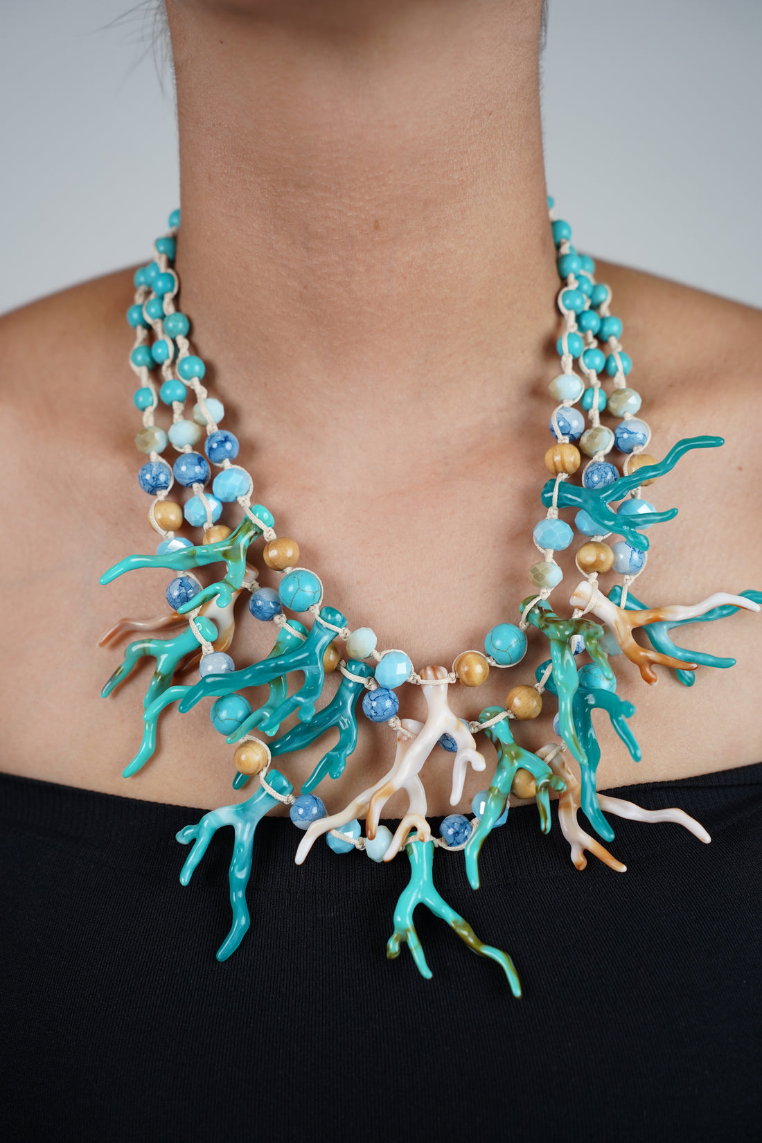 Sol Coral Necklace – Tropical Beaded Statement with Coral Accents