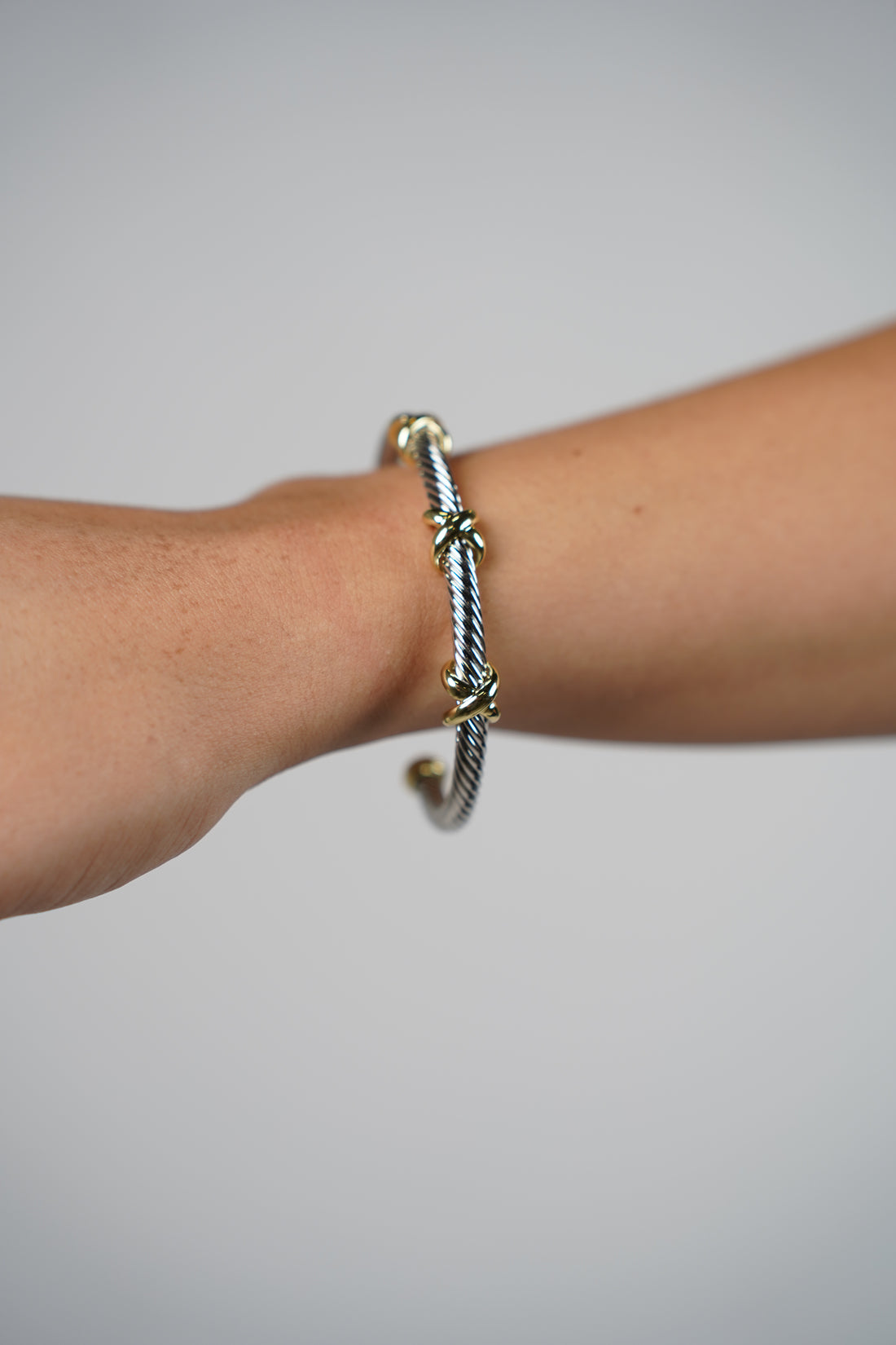 Deni Multicross Bracelet – Silver Cable with Gold Cross Detail
