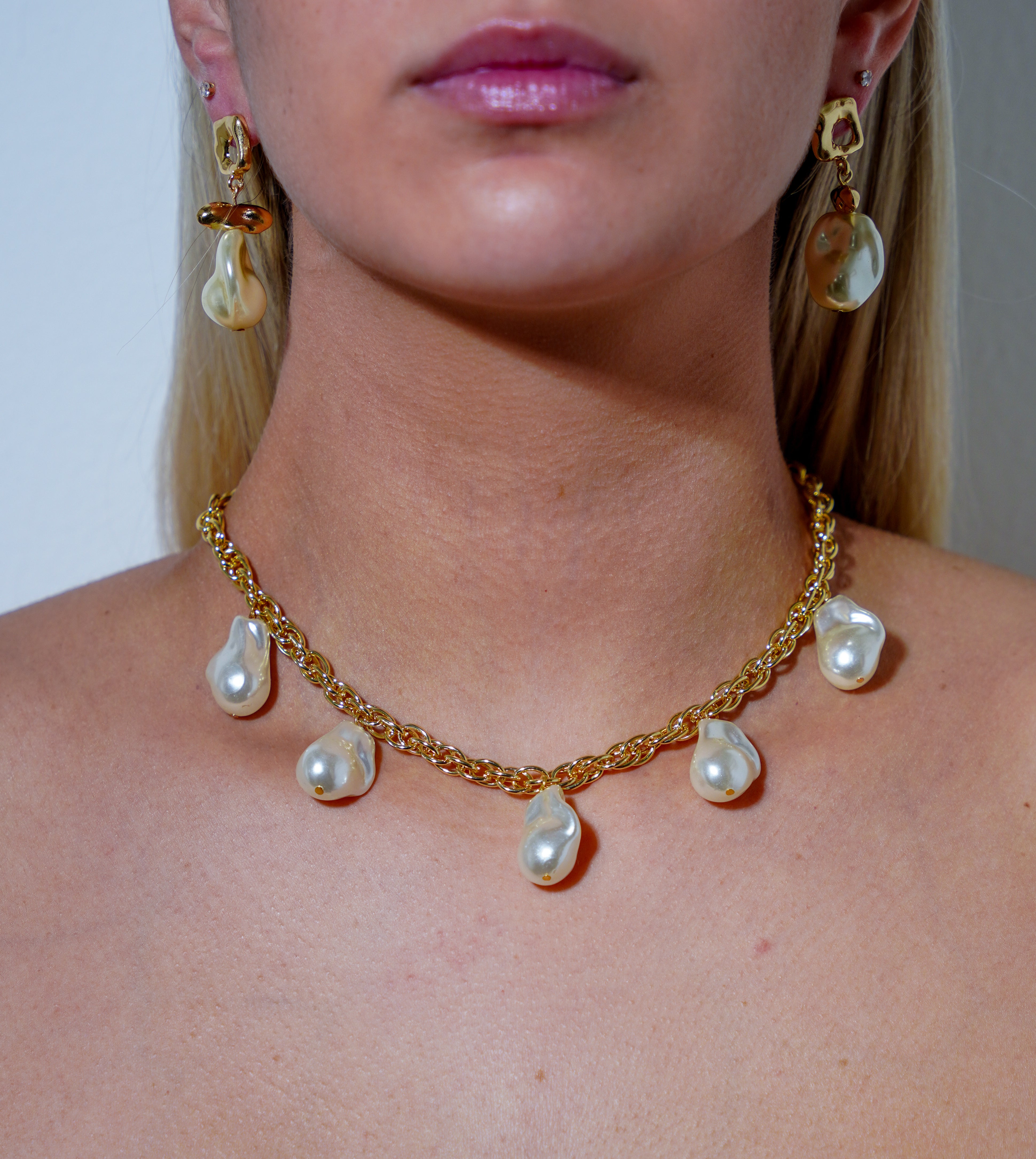 Venus Pearl Necklace