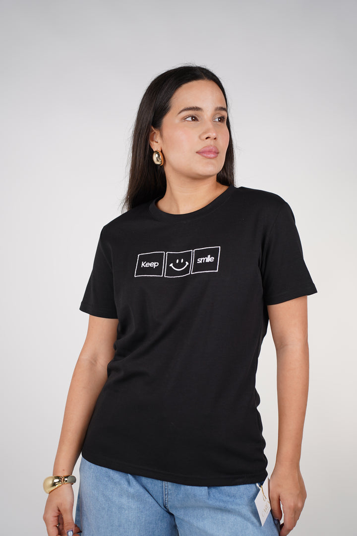 Keep Smiling T-Shirt – Minimal, Uplifting & Everyday Cute