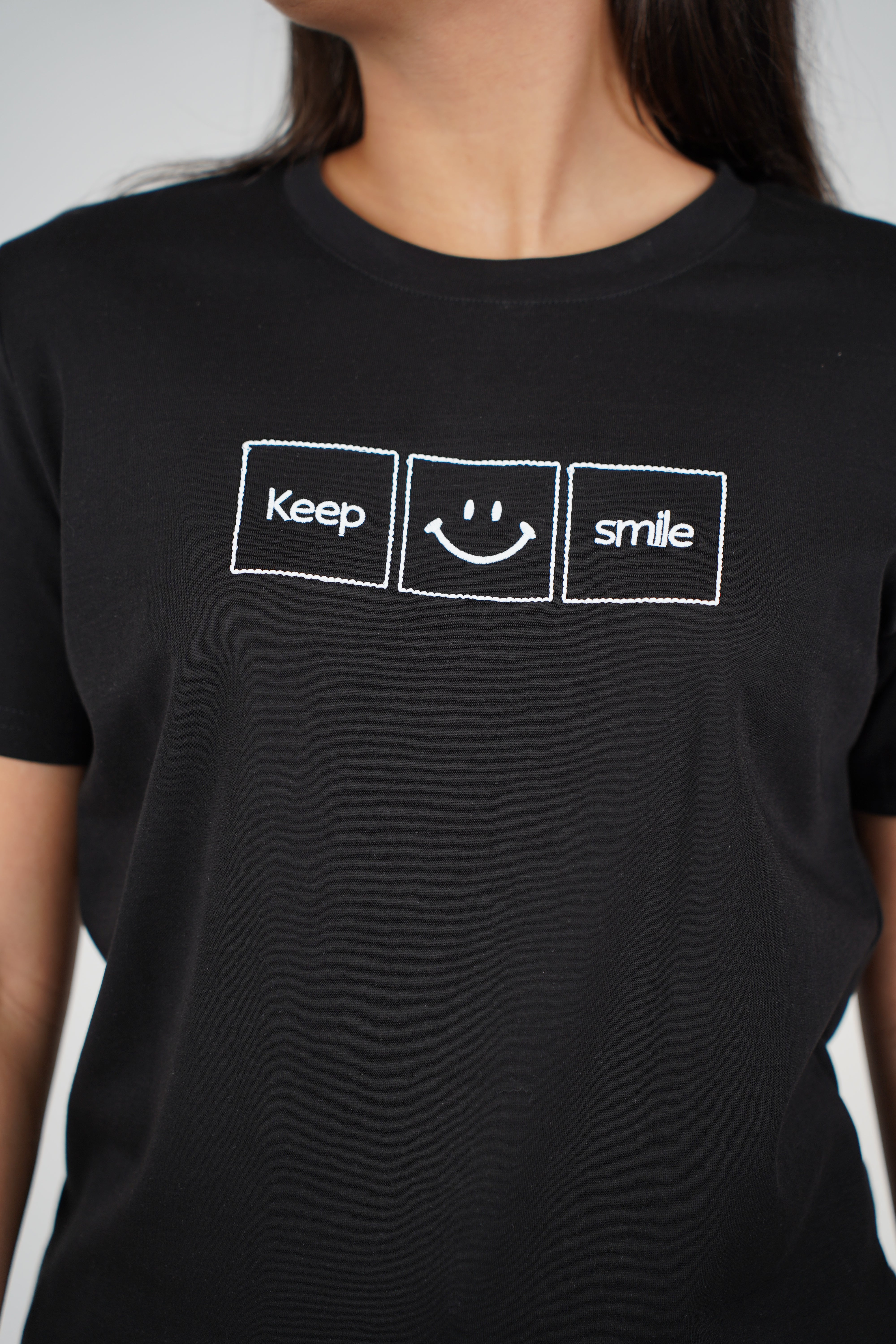 Keep Smiling T-Shirt – Minimal, Uplifting & Everyday Cute