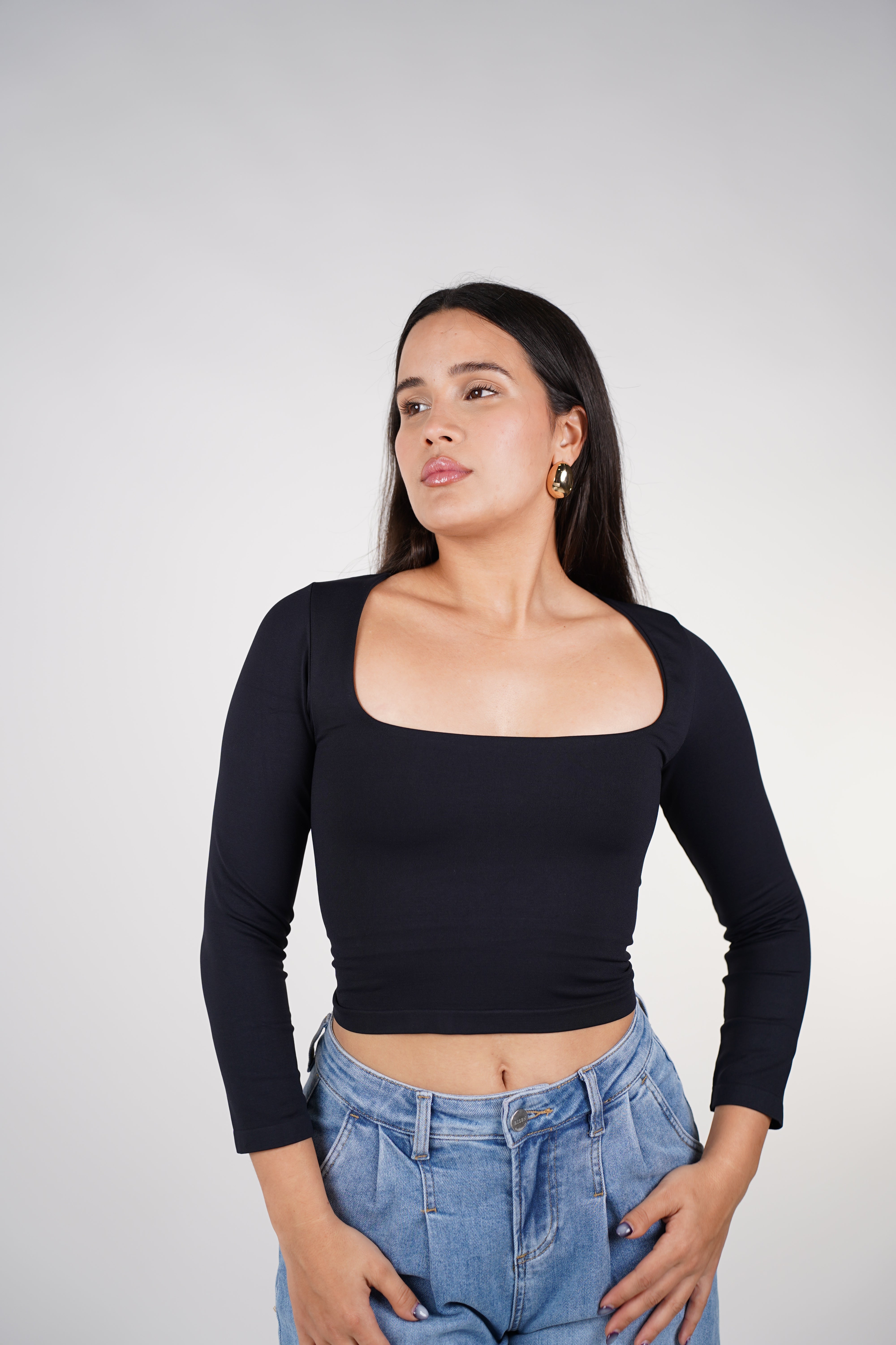 Ylina Basic Long Sleeve Crop Top – Sleek, Stretchy & Essential