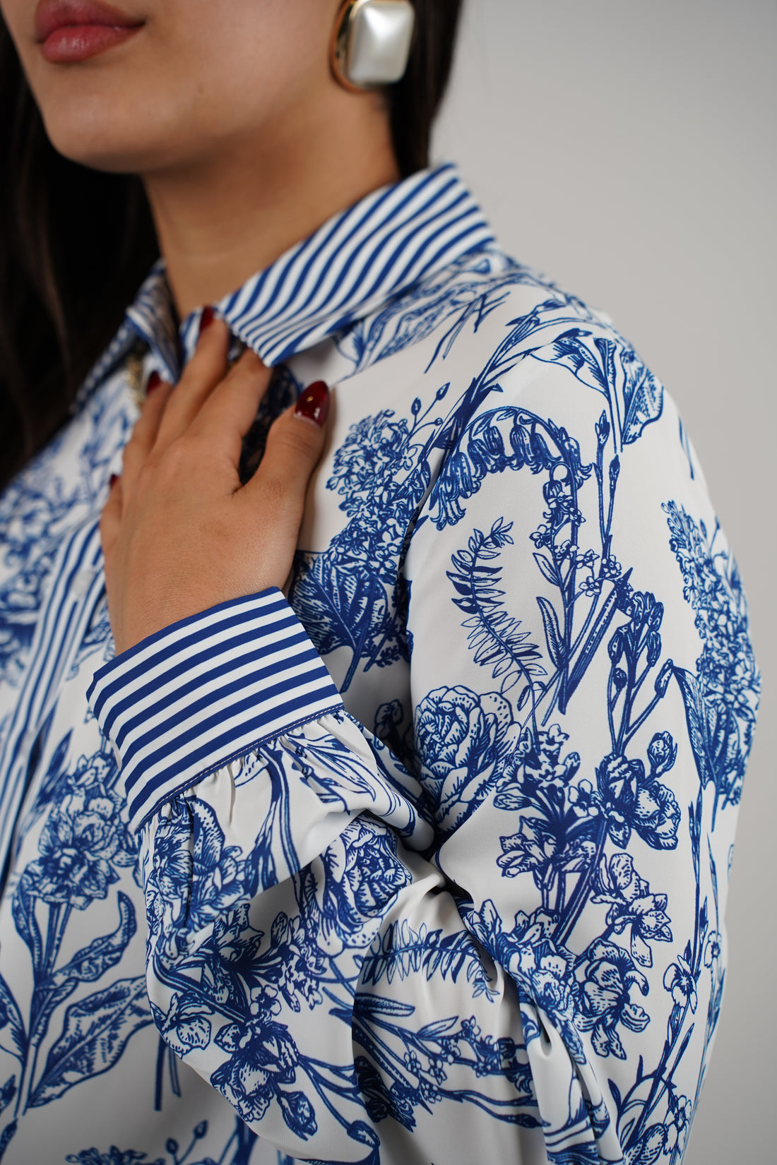 Xeni Shorts Set – Blue Floral Elegance in a Classic Fit