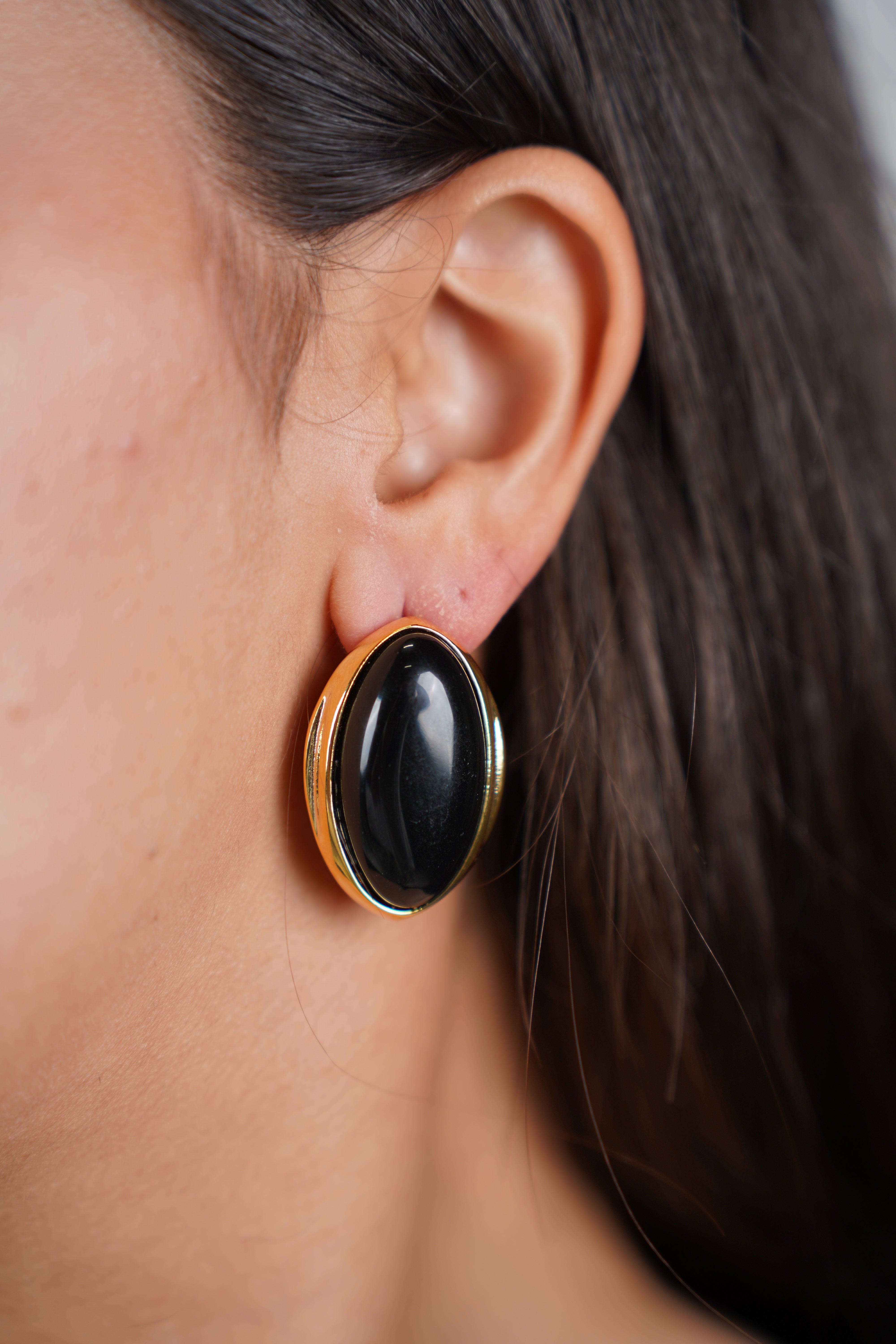 Beyla Oval Earrings – Classic, Polished & Timeless