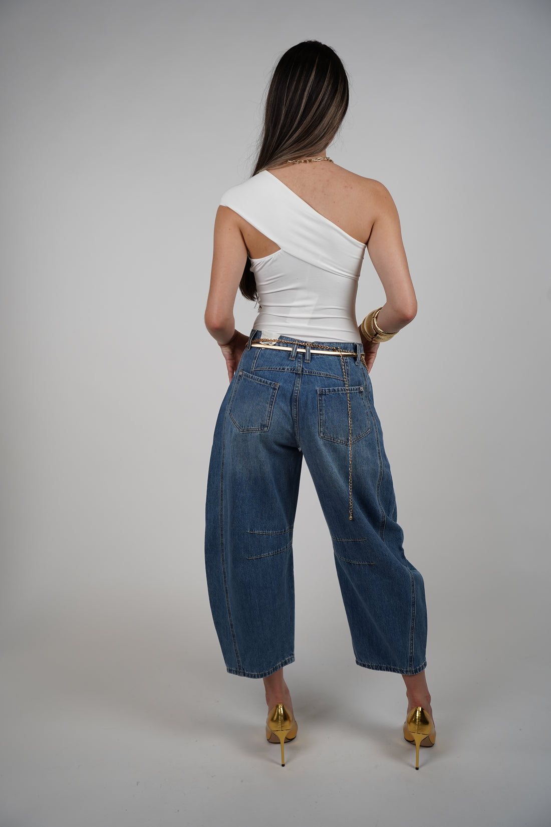 Esha Cropped Barrel Jeans – High-Waisted Statement Denim