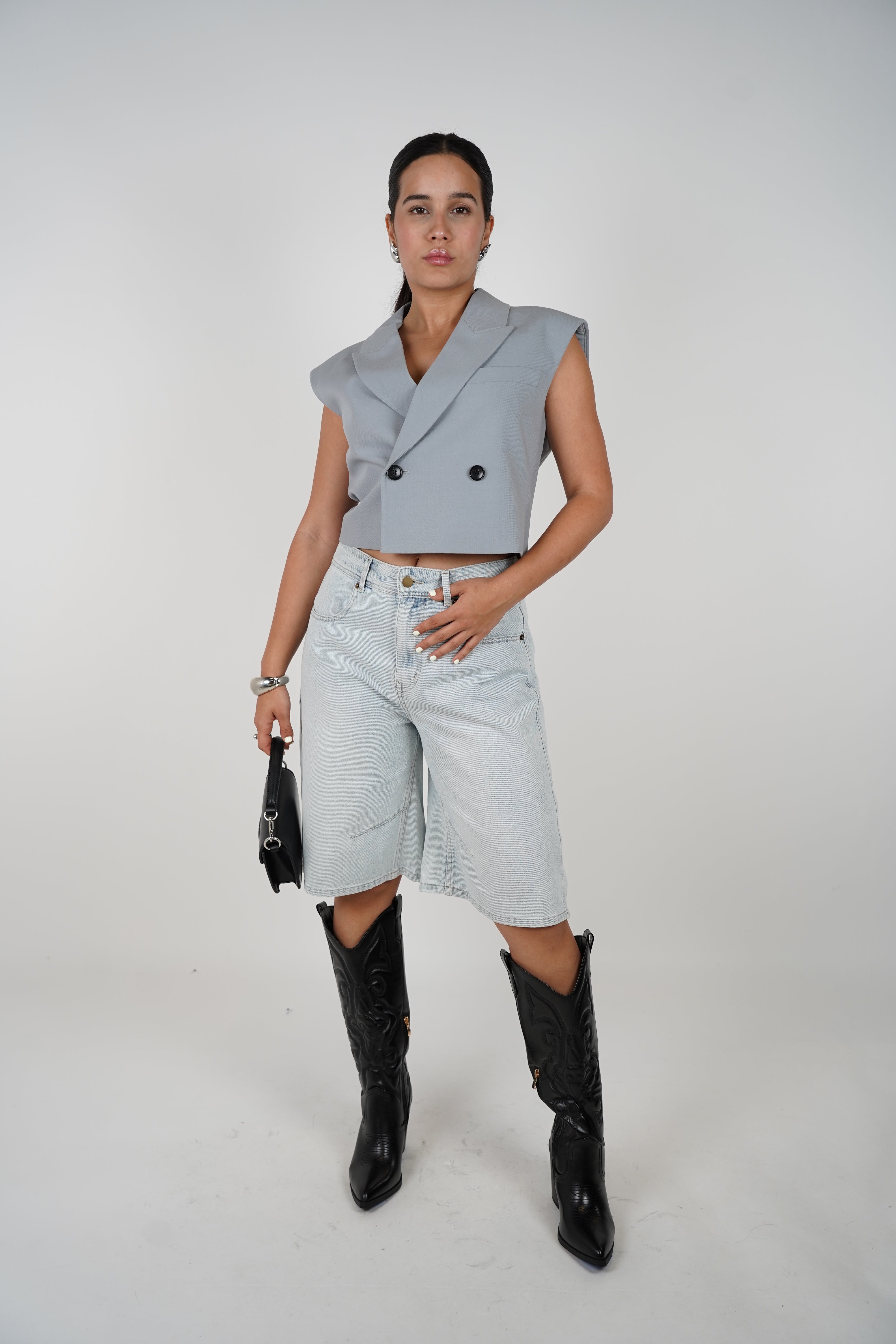 Ravel Bermuda – Cool-Toned Denim with Laidback Edge