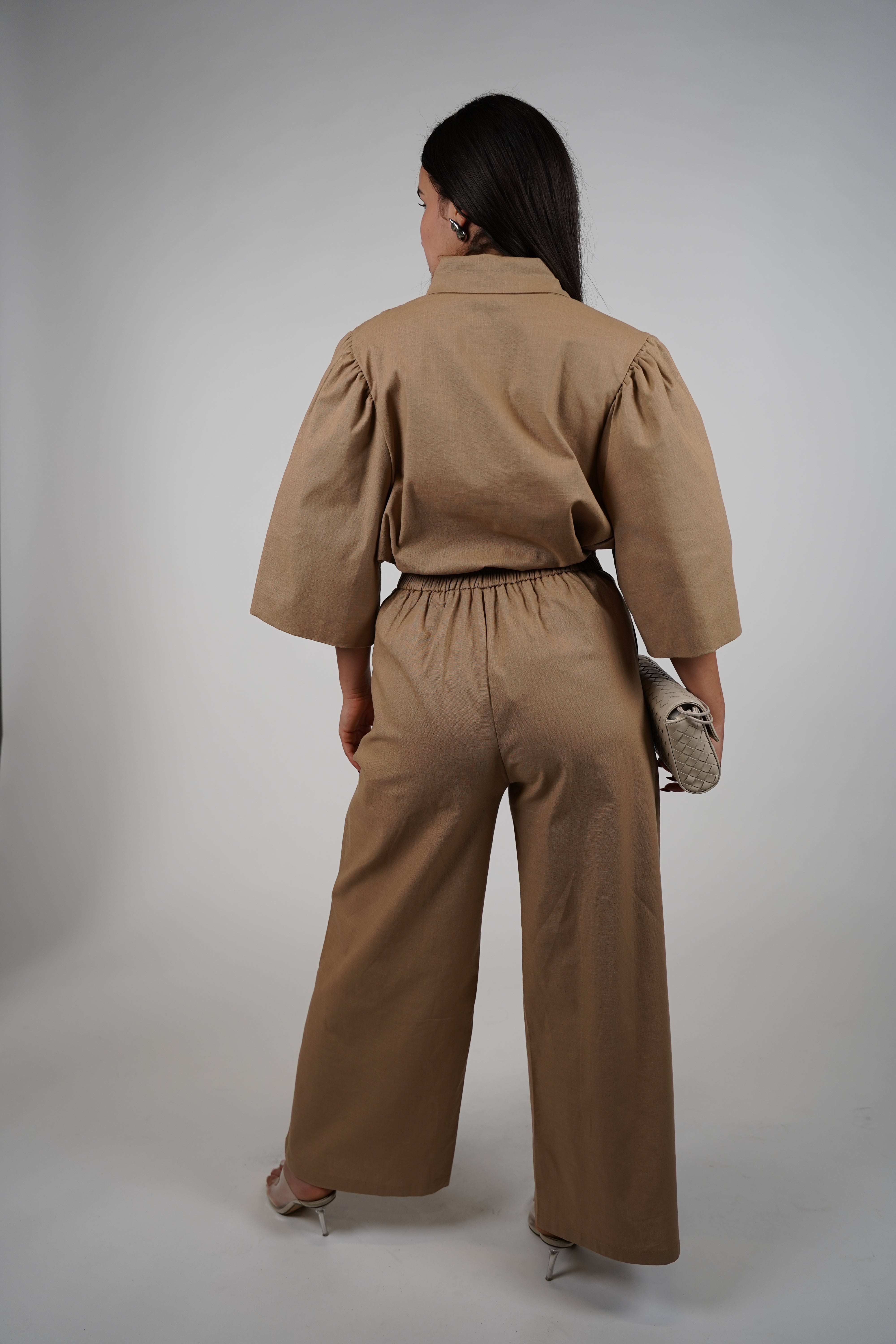 Yolia Linen Pants Set – Effortless Statement in Lightweight Style