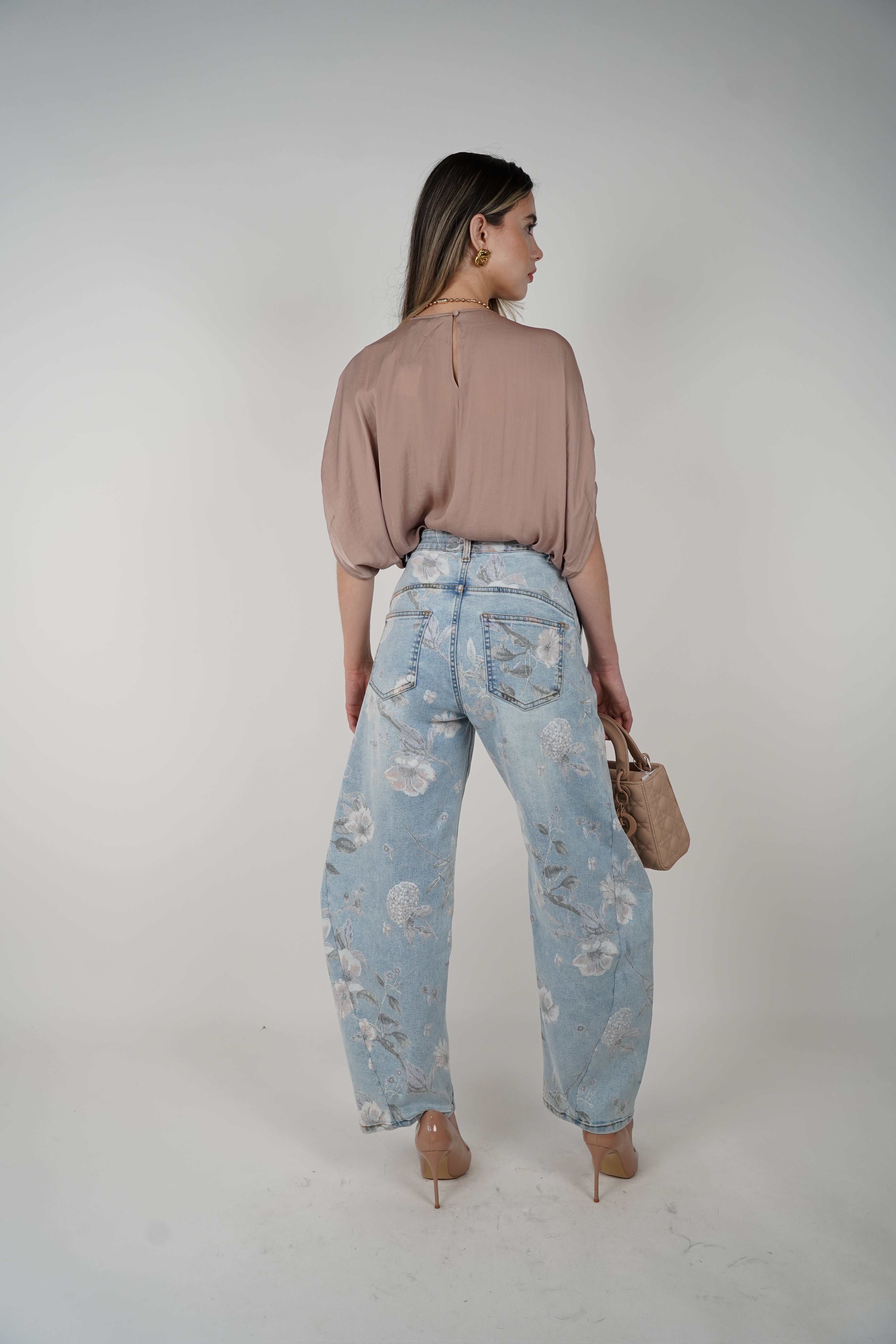 Janel Floral Jeans – Classic Denim with a Soft Bloom