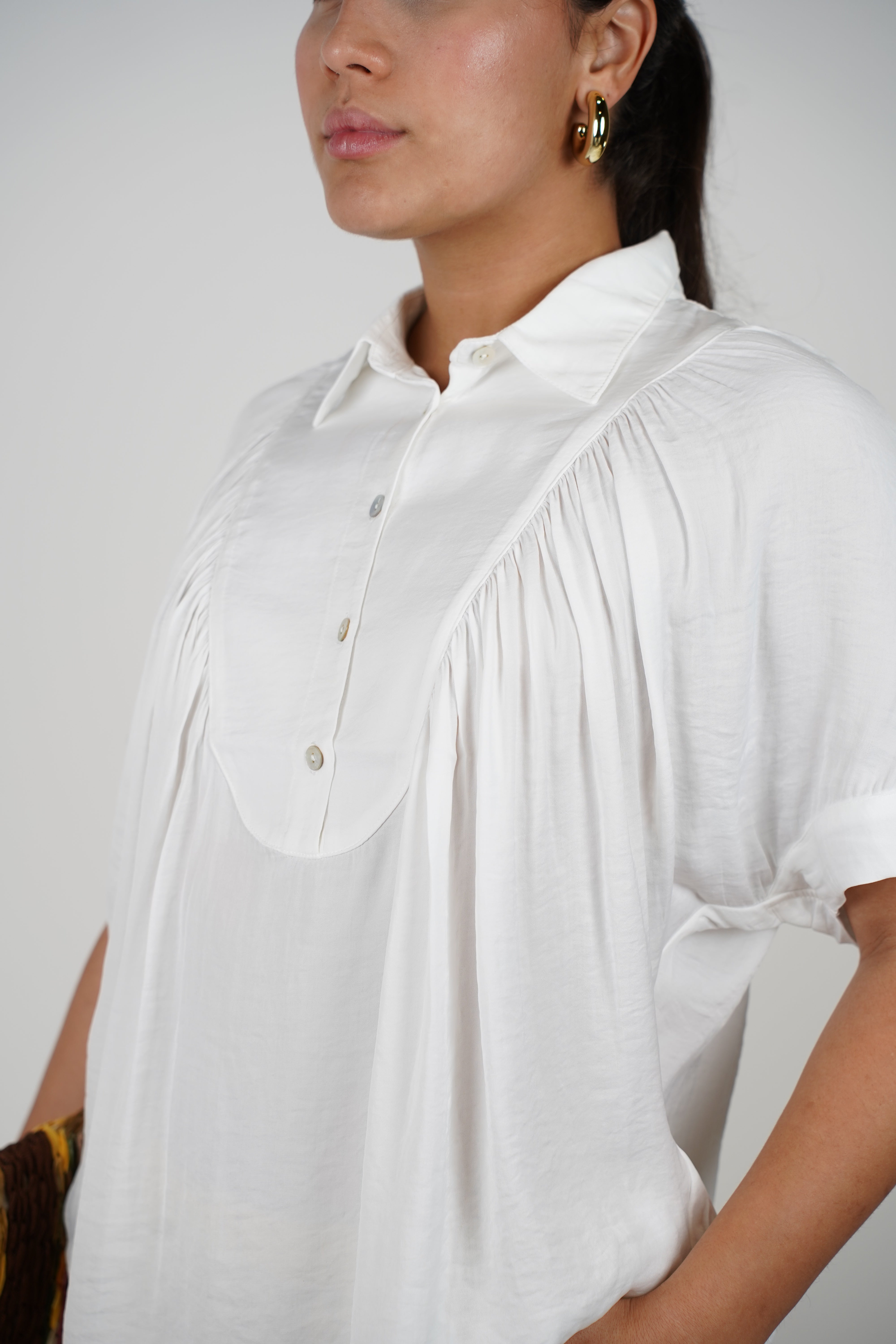 Jeyra Flaca Top – Draped Black Blouse with Modern Ease