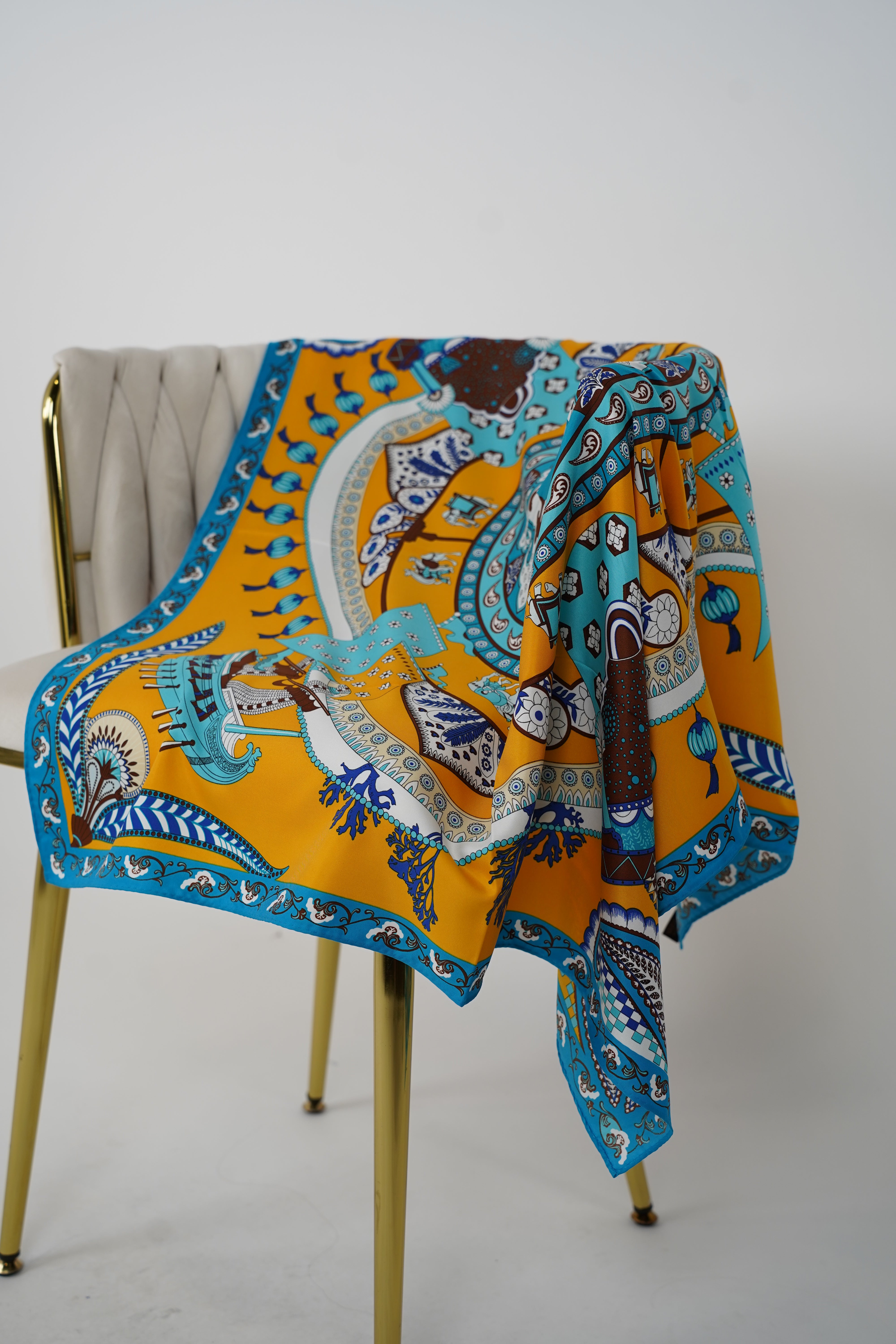 Versatile Patterned Scarf – Multi-Way Styling Accessory