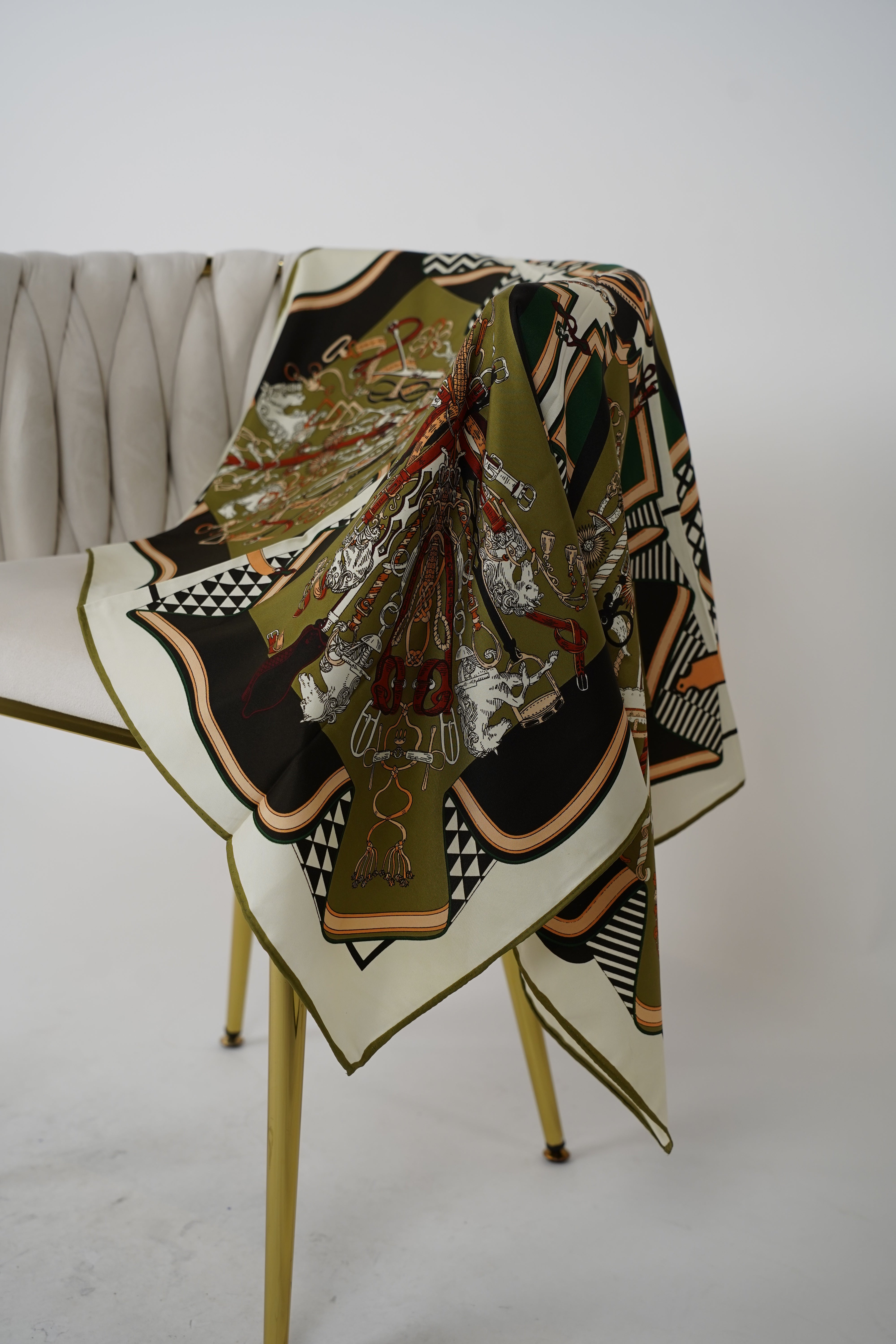 Versatile Patterned Scarf – Multi-Way Styling Accessory