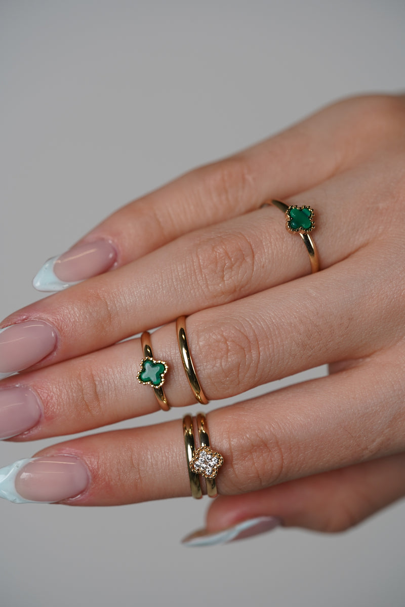 Clover Ring Set – Elegant Gold Rings with Enamel and Crystal Detail