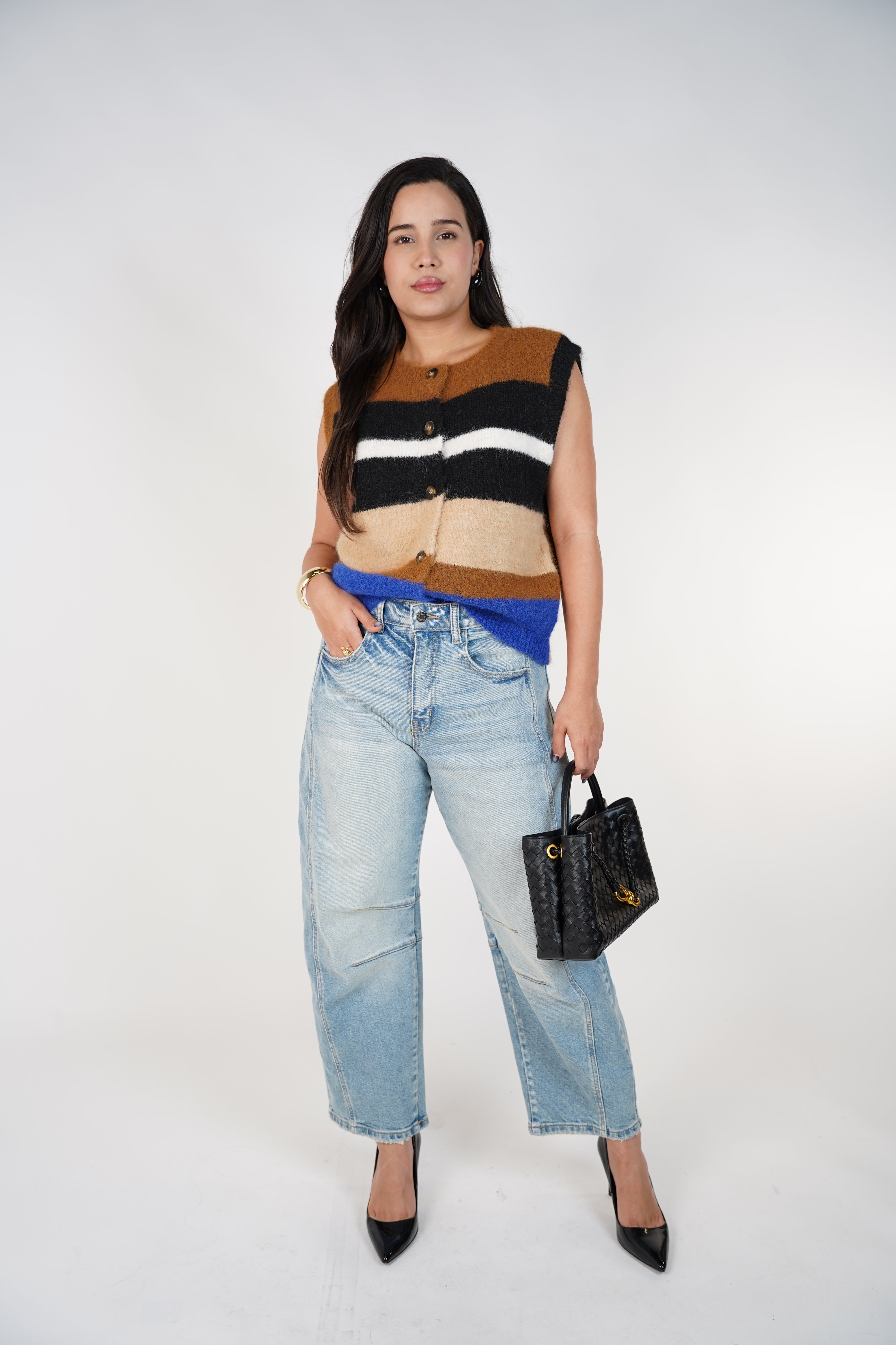 Kireva Barrel Jeans With Dart Details – Modern Sculpted Denim