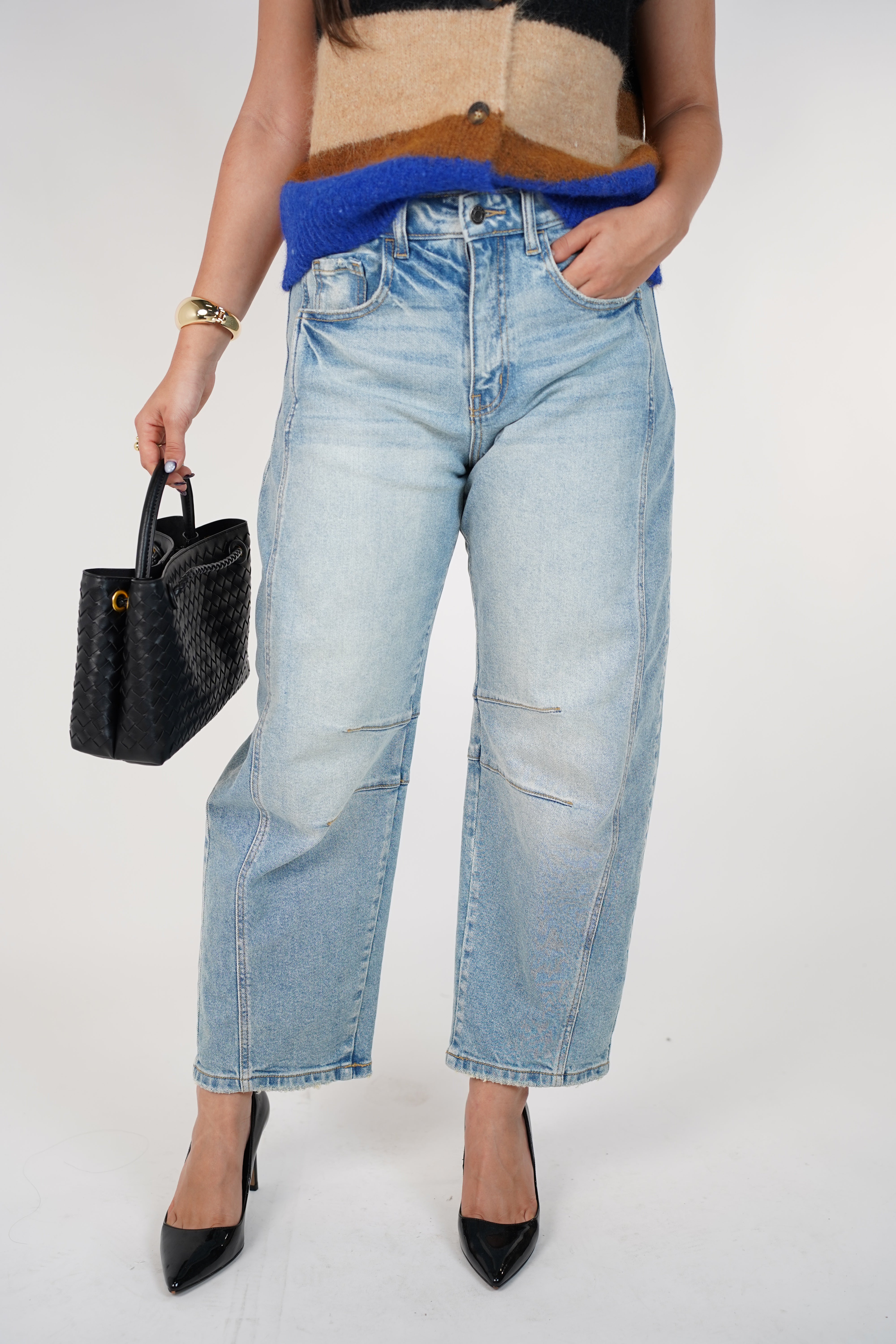 Kireva Barrel Jeans With Dart Details – Modern Sculpted Denim