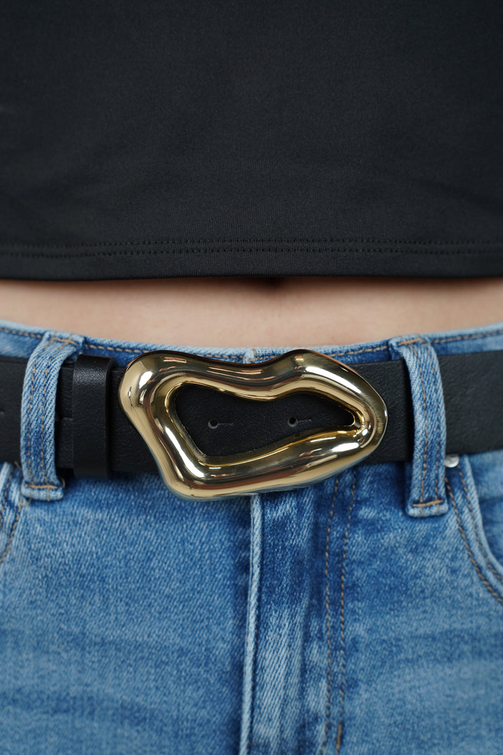 Ravea Belt – Sculptural Gold Buckle on Black Faux Leather