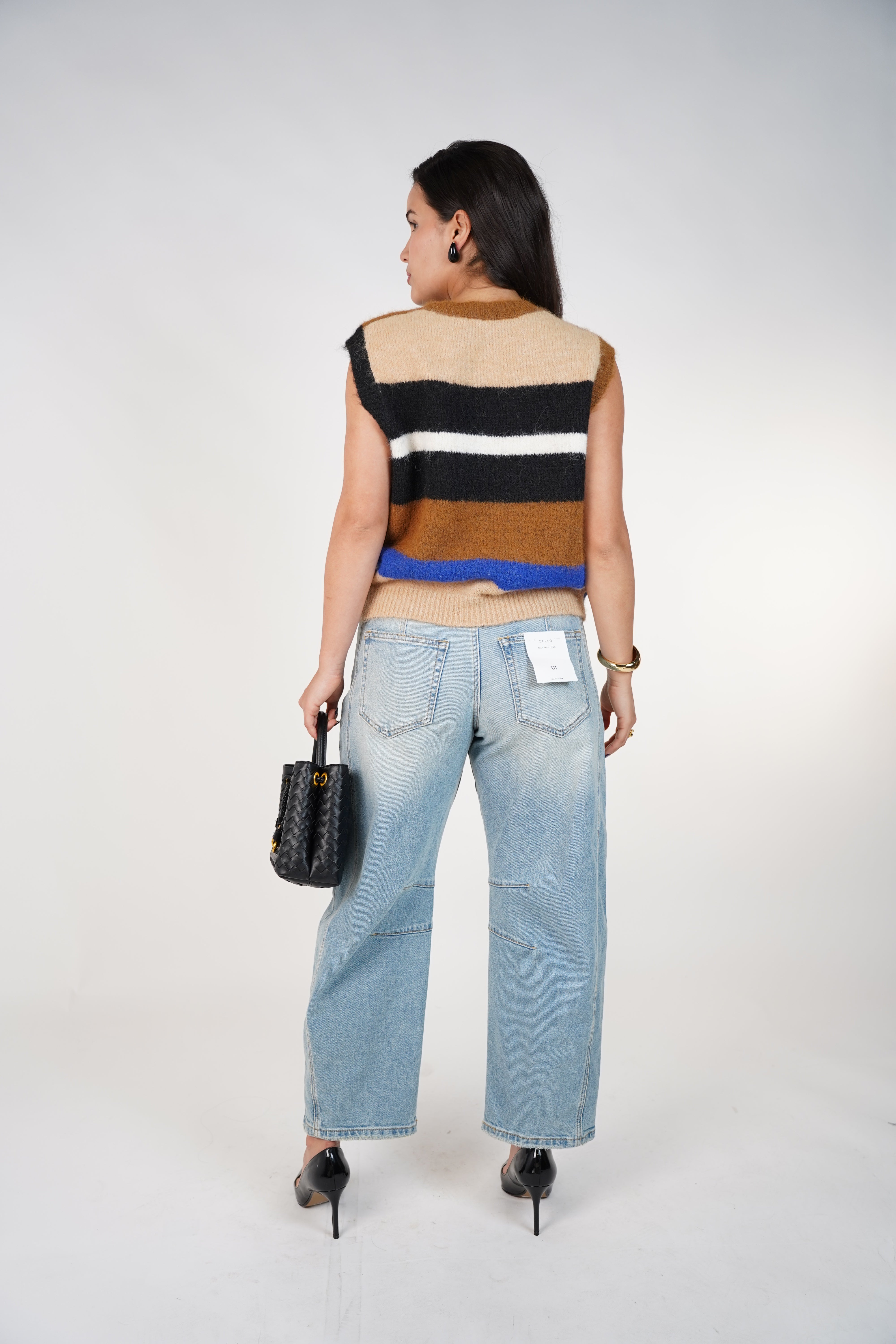 Kireva Barrel Jeans With Dart Details – Modern Sculpted Denim