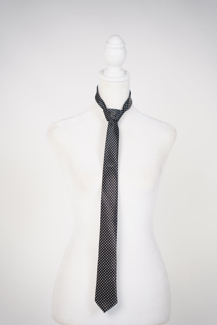 Corvia Thin Polka Dot Necktie – Chic Retro Minimalist Accent