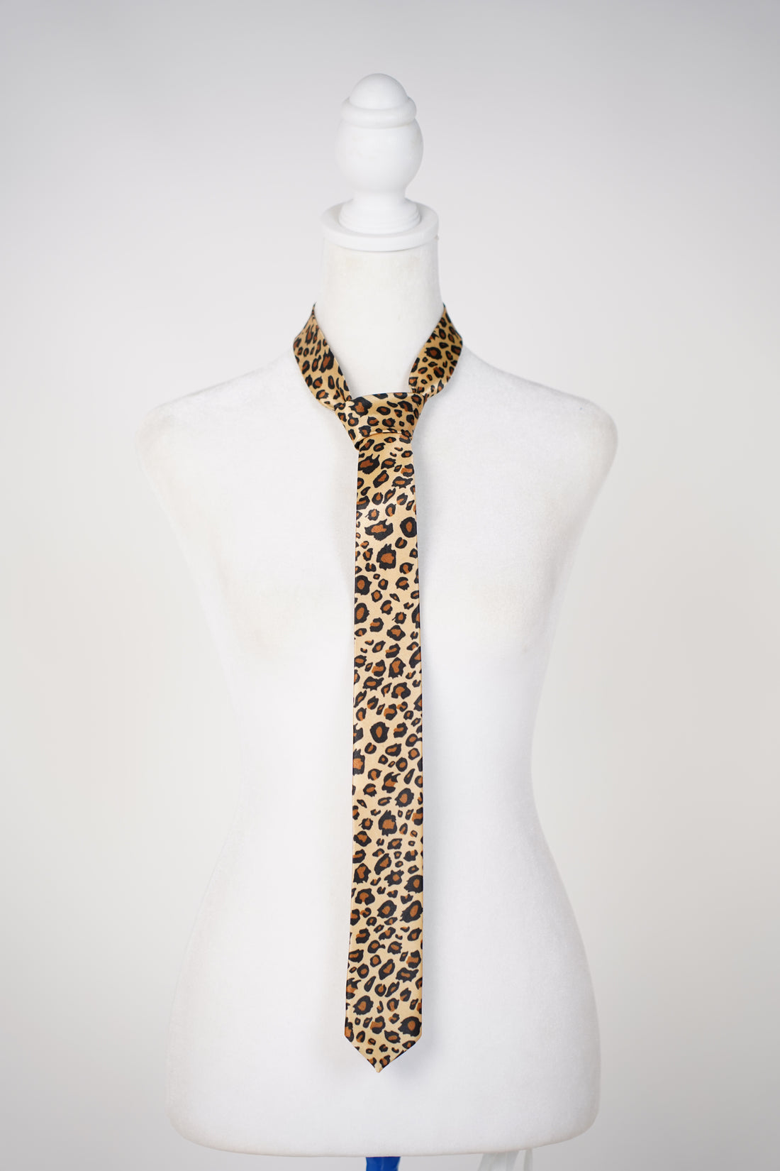 Thin Leopard Necktie – Sleek, Fierce & Fashion-Forward