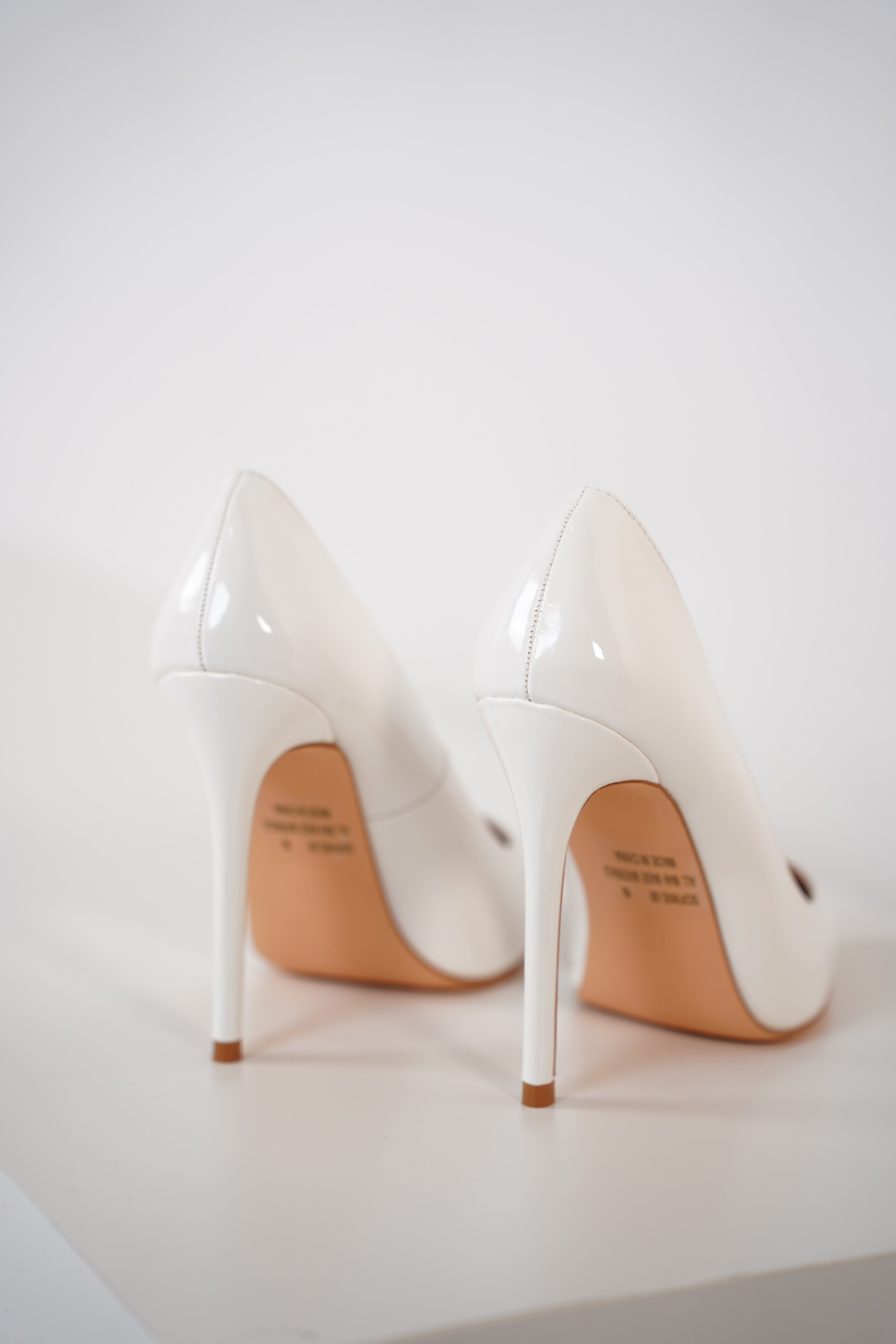 Nuvia Pumps – Sleek Classic Pointed-Toe Elegance
