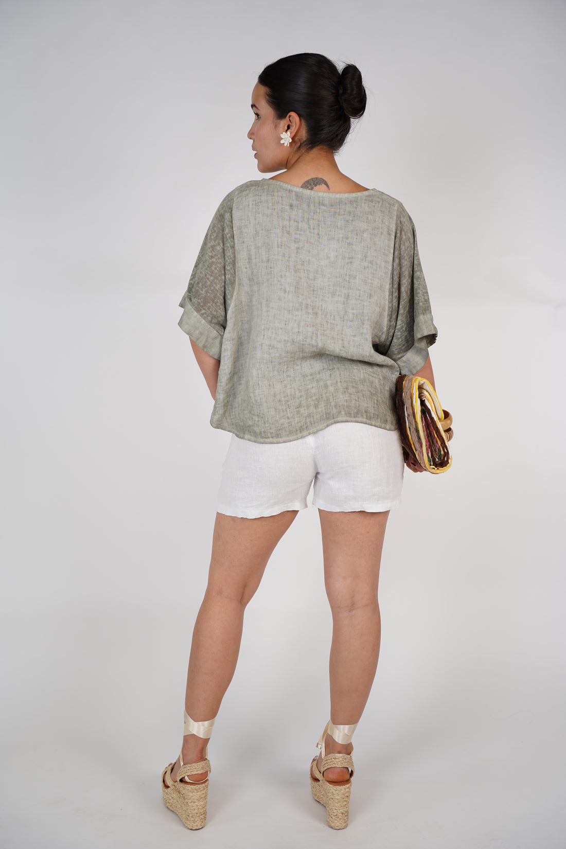 Evara Soft Top – Relaxed Blue Linen-Blend Blouse
