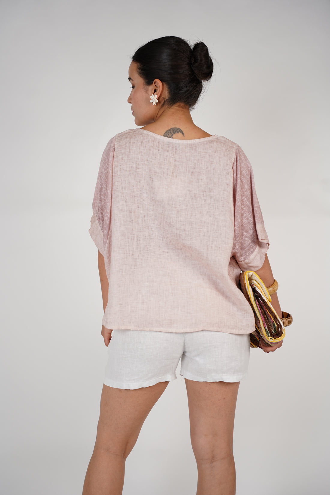 Evara Soft Top – Relaxed Blue Linen-Blend Blouse