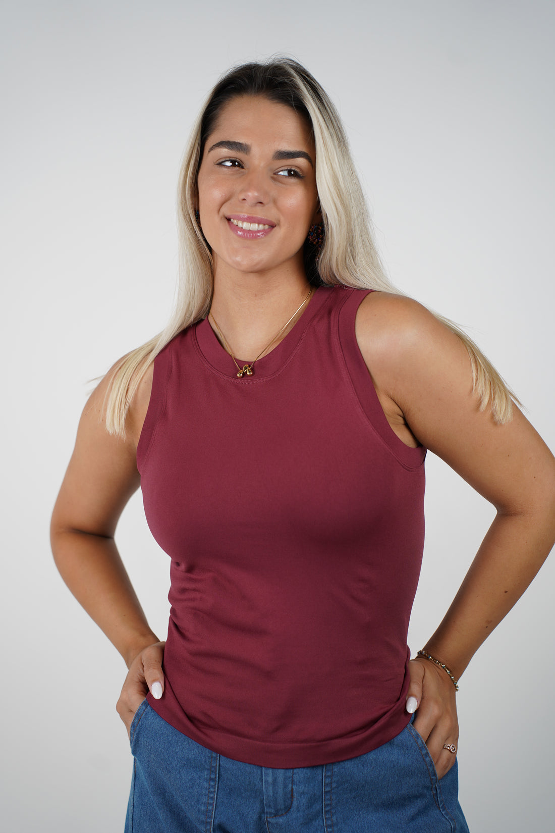 Cuello redondo sin mangas Basics