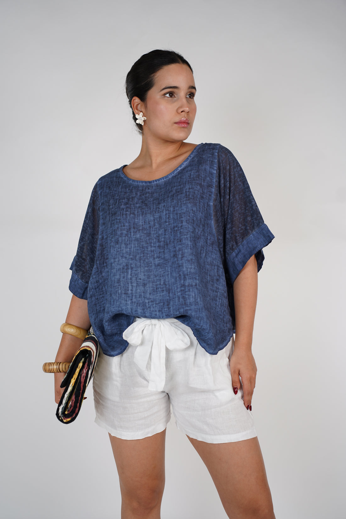 Evara Soft Top – Relaxed Blue Linen-Blend Blouse
