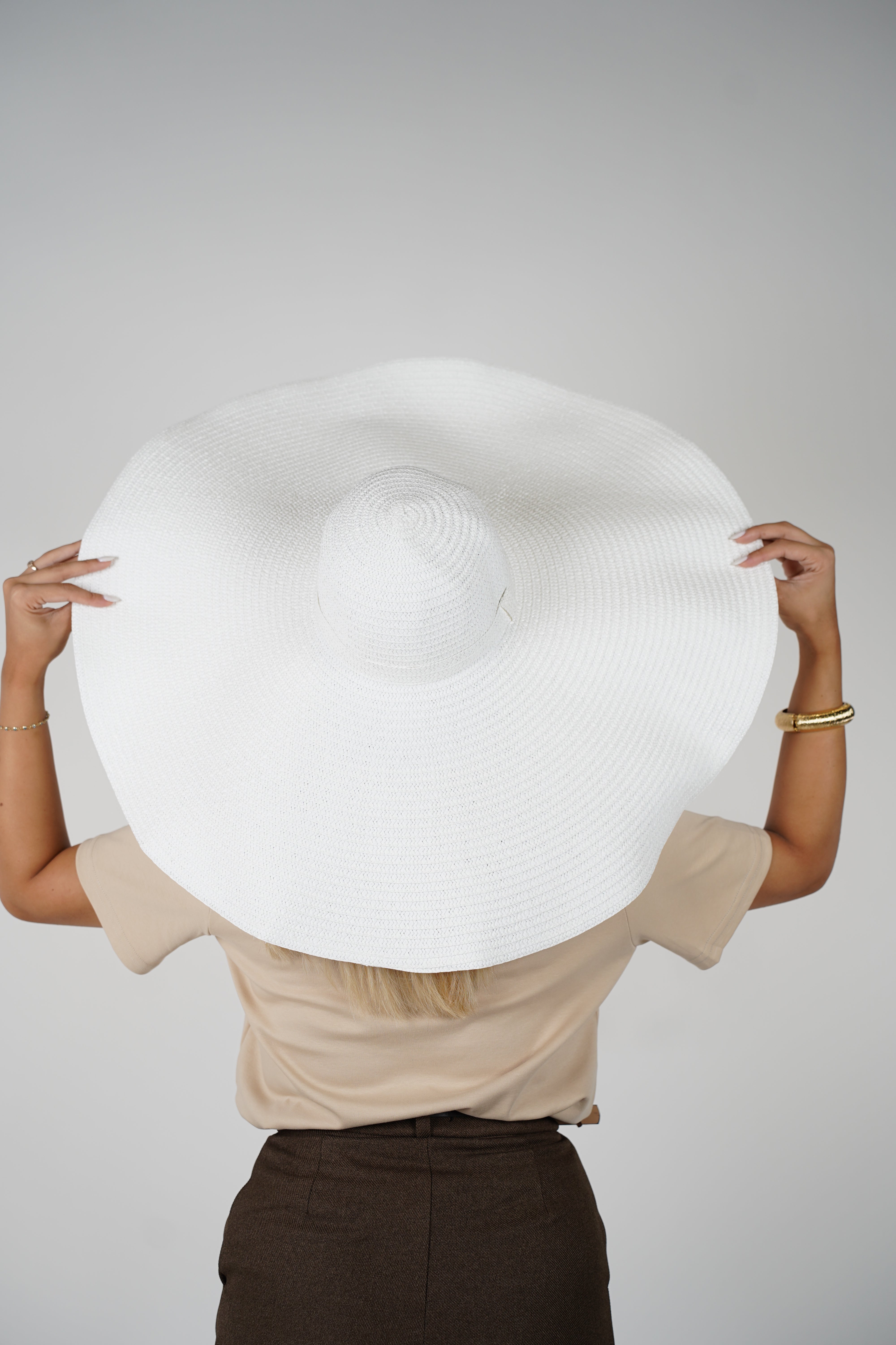 Lila Oversized Hat – Dramatic White Summer Hat for Luxe Sun Protection