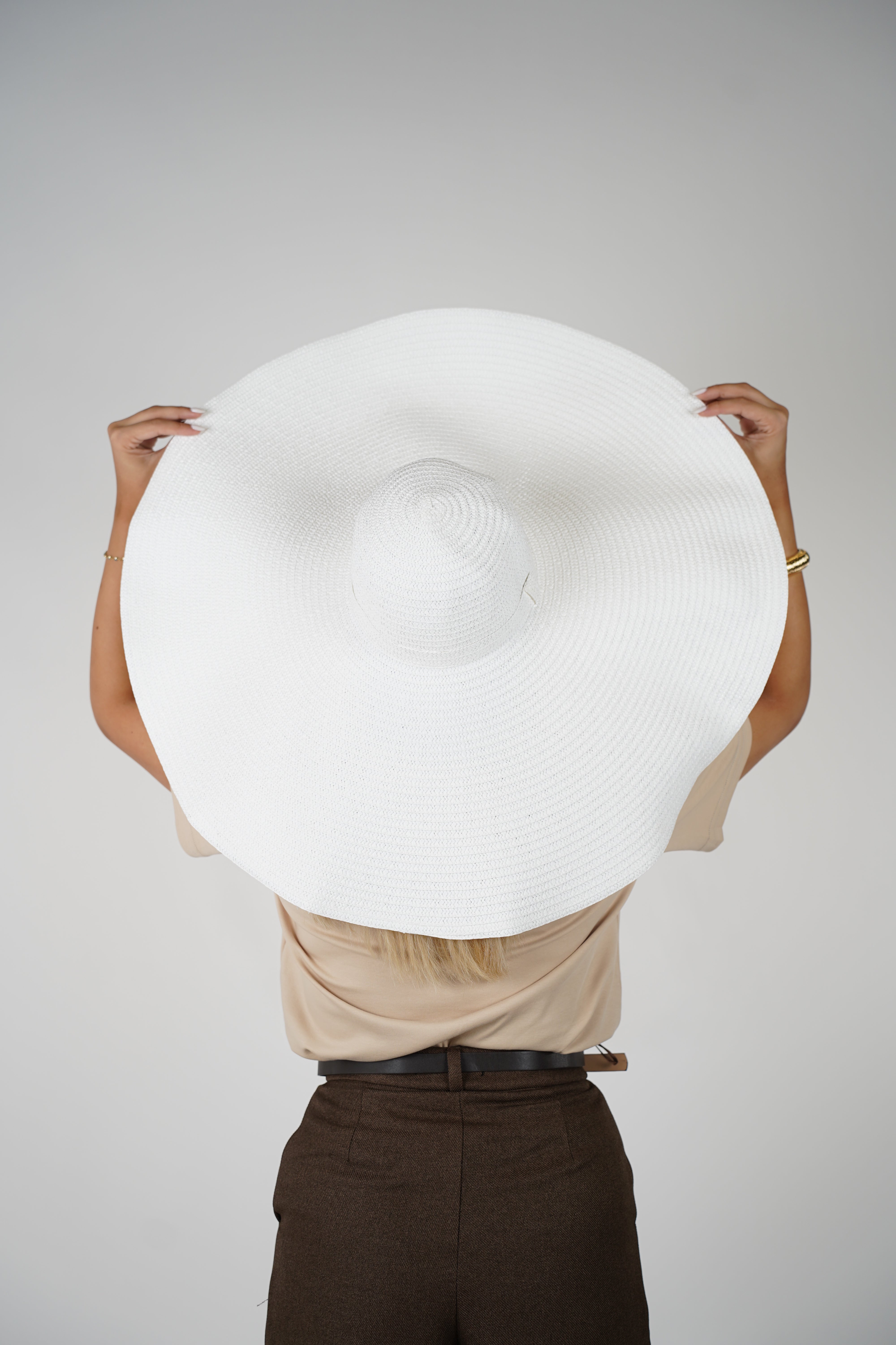Lila Oversized Hat – Dramatic White Summer Hat for Luxe Sun Protection