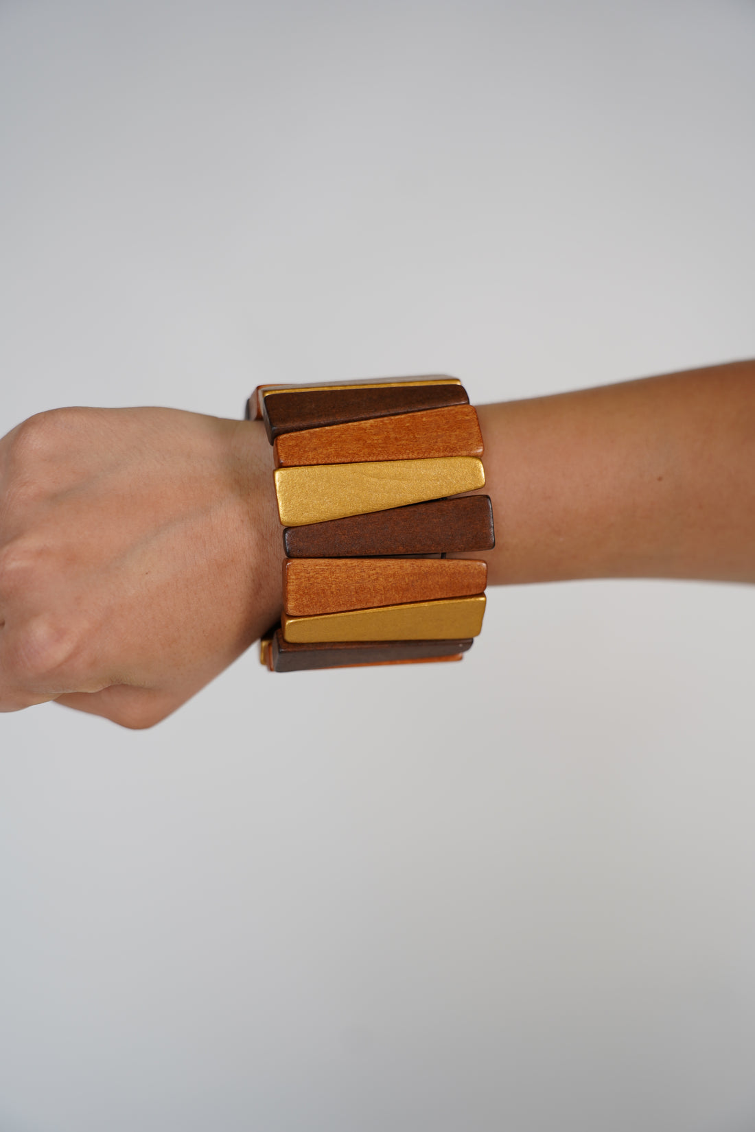 Omera Stretchy Bracelet – Earthy Wood-Inspired Color Block Bangle