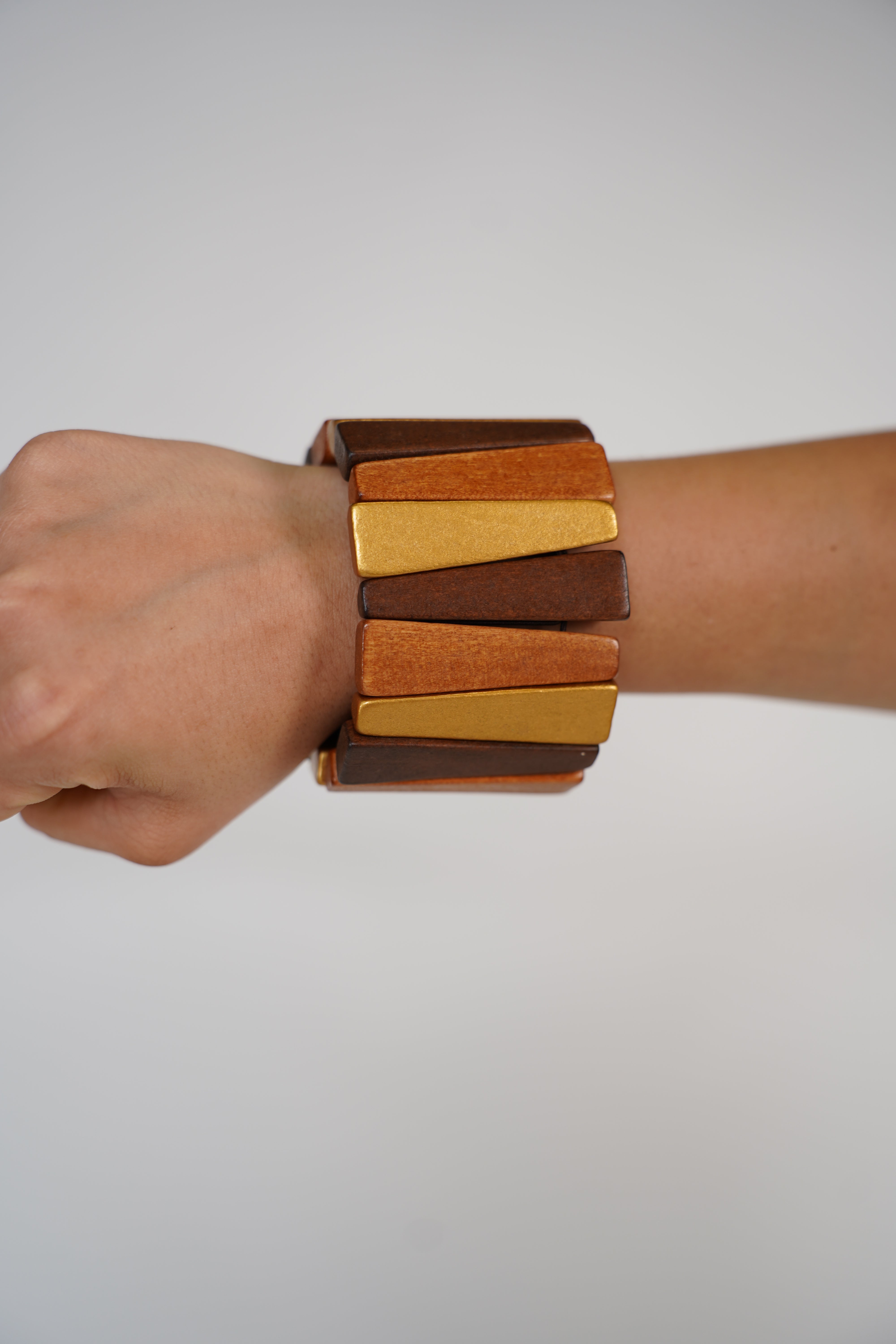 Omera Stretchy Bracelet – Earthy Wood-Inspired Color Block Bangle