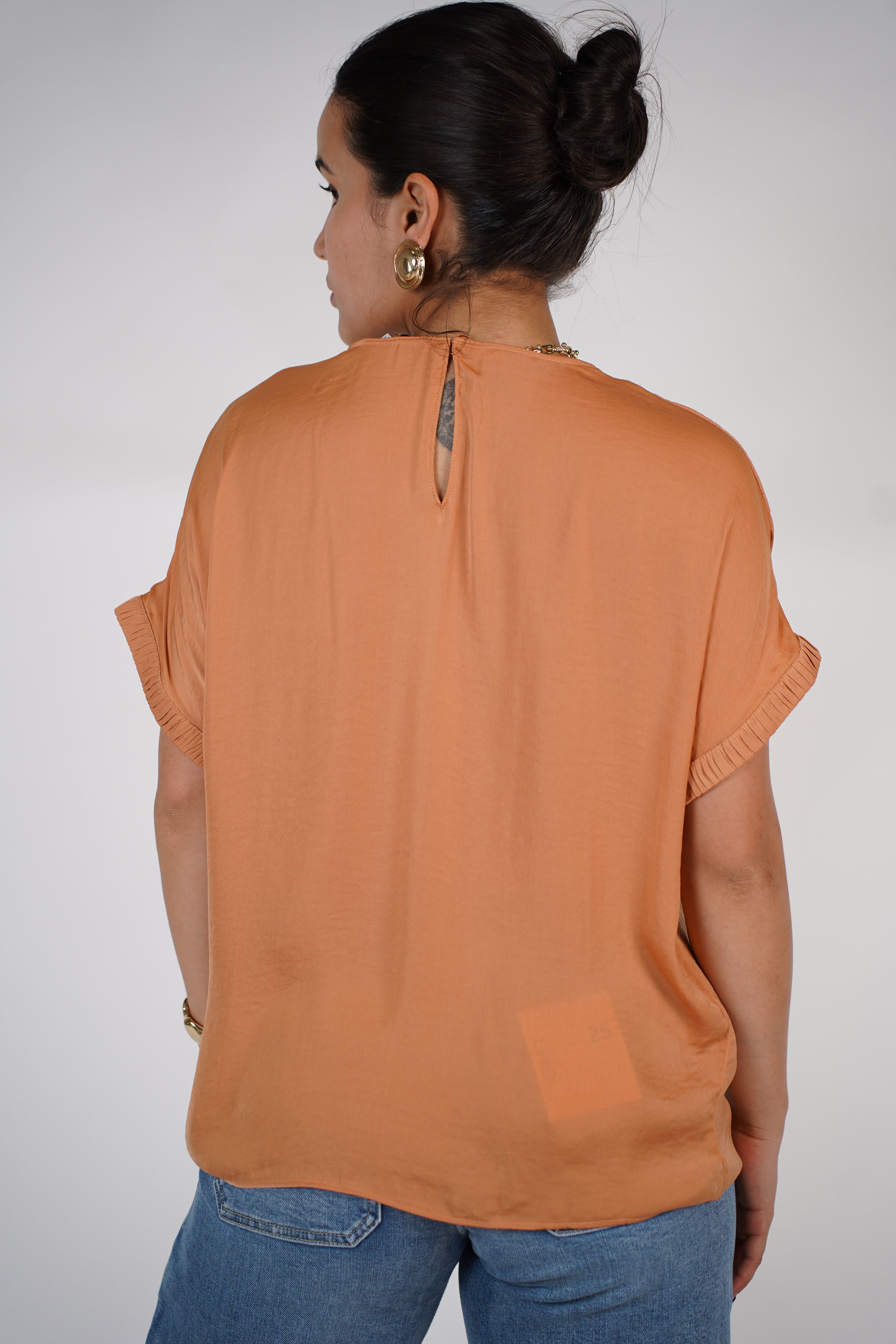 La Flaca Scrunch Relaxed Fit Satin Blouse – Classic White for Effortless Elegance