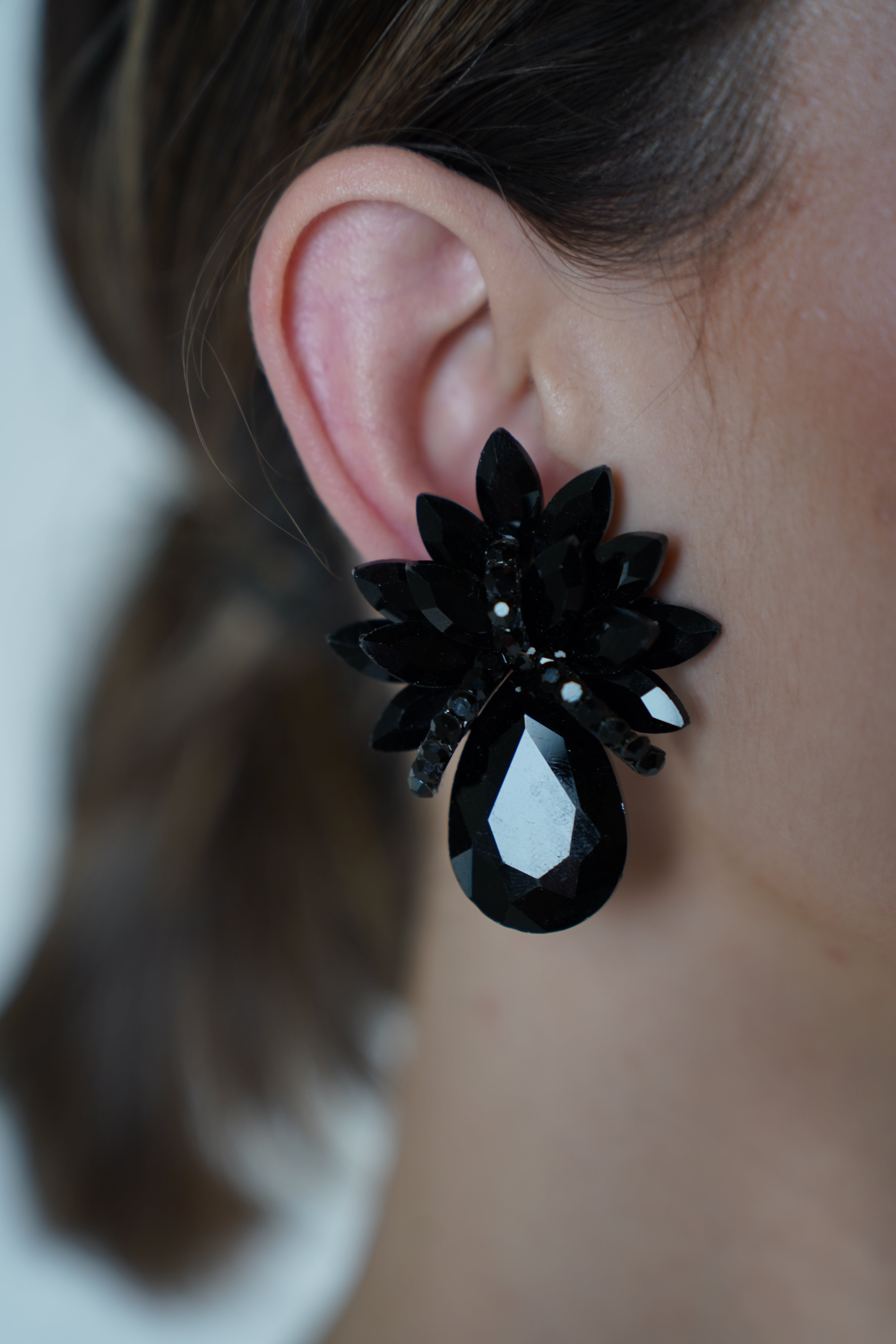 Elon Elegant Clip Earring – Bold Black Crystal Statement