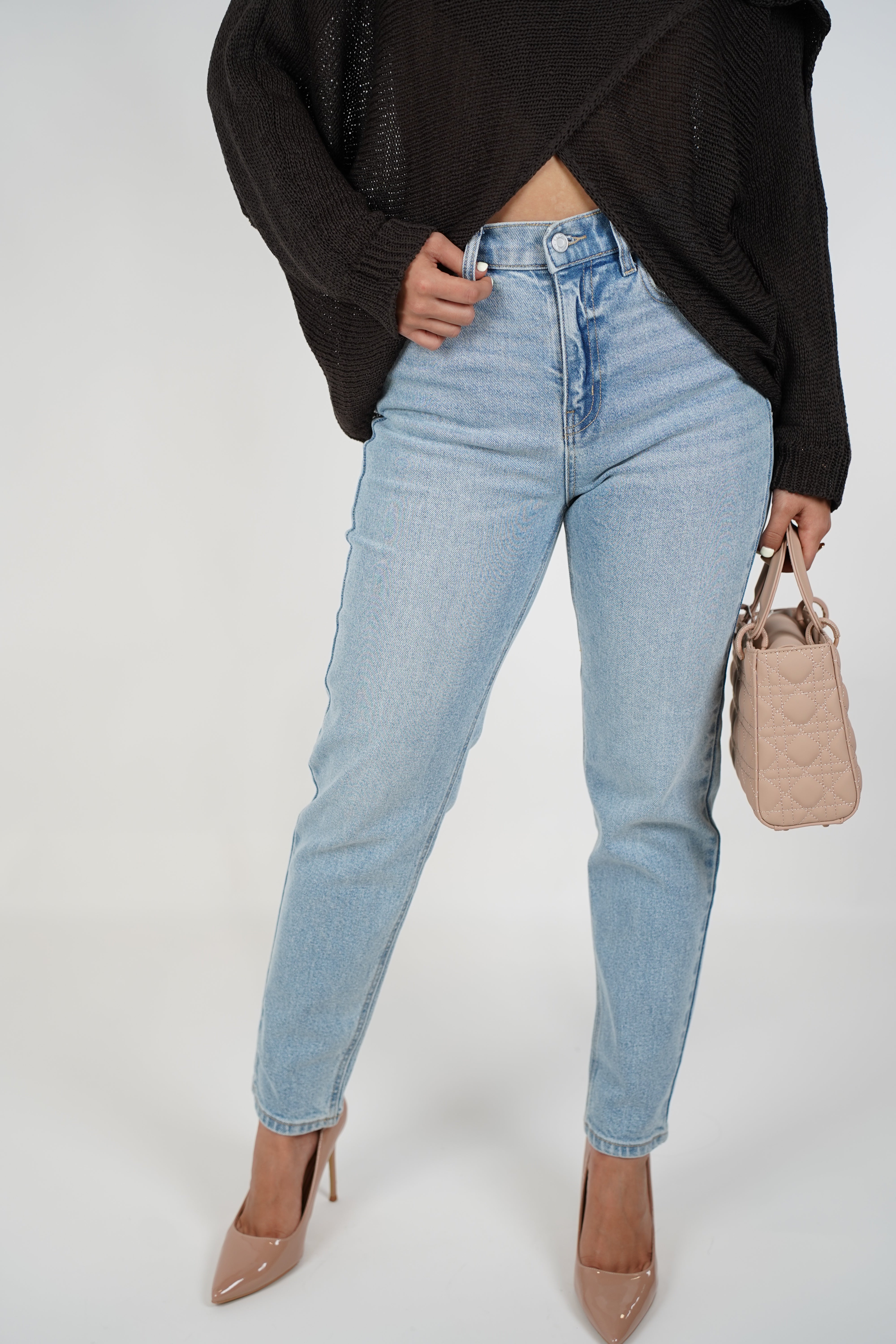 Lila Mom Jeans – Classic High-Rise Fit in Light Vintage Wash