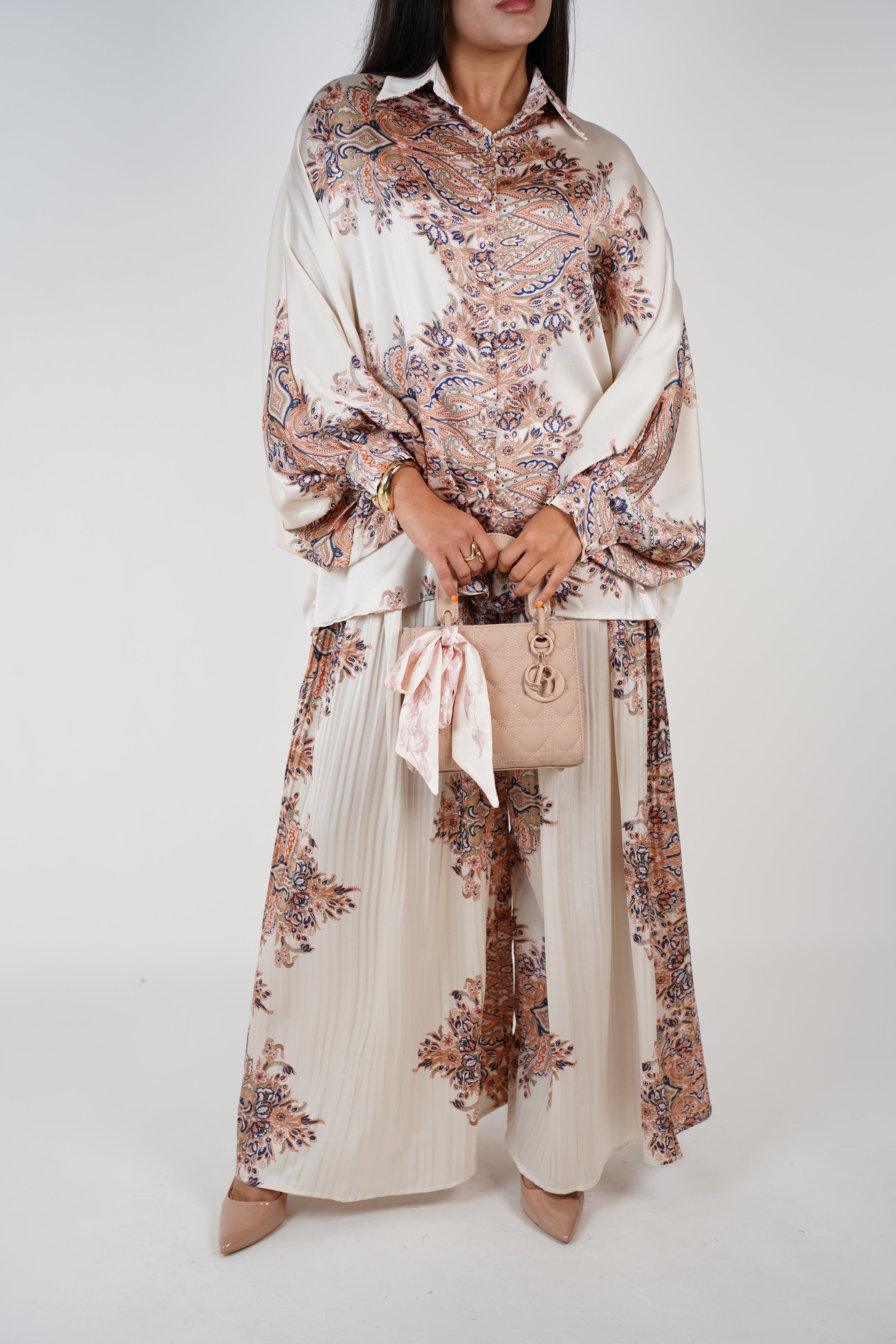 Kysa Stamped Pants Set – Elegant Satin Pleated Set with Paisley Print