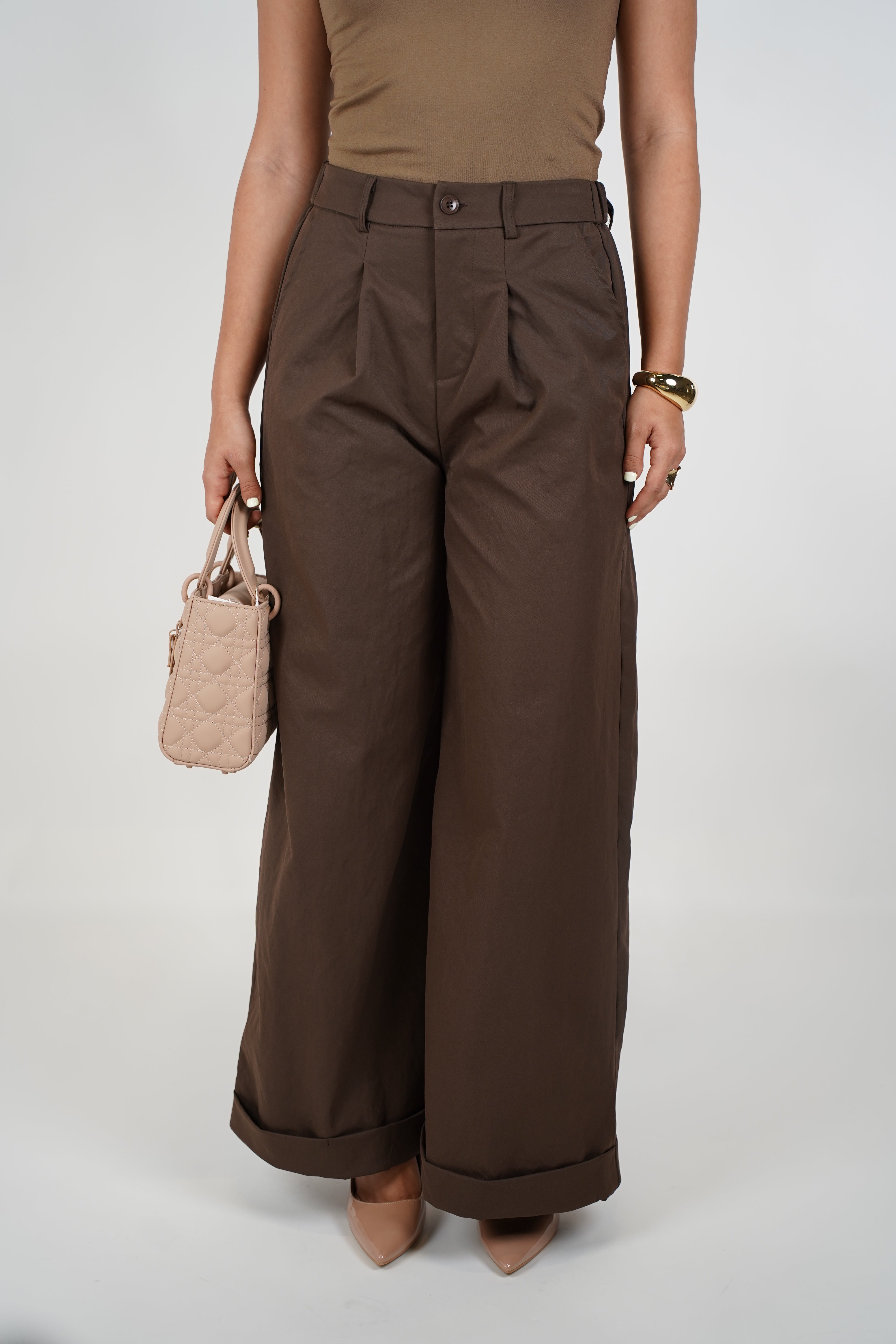 Kira Trousers – Structured Elegance in a Chocolate Silhouette