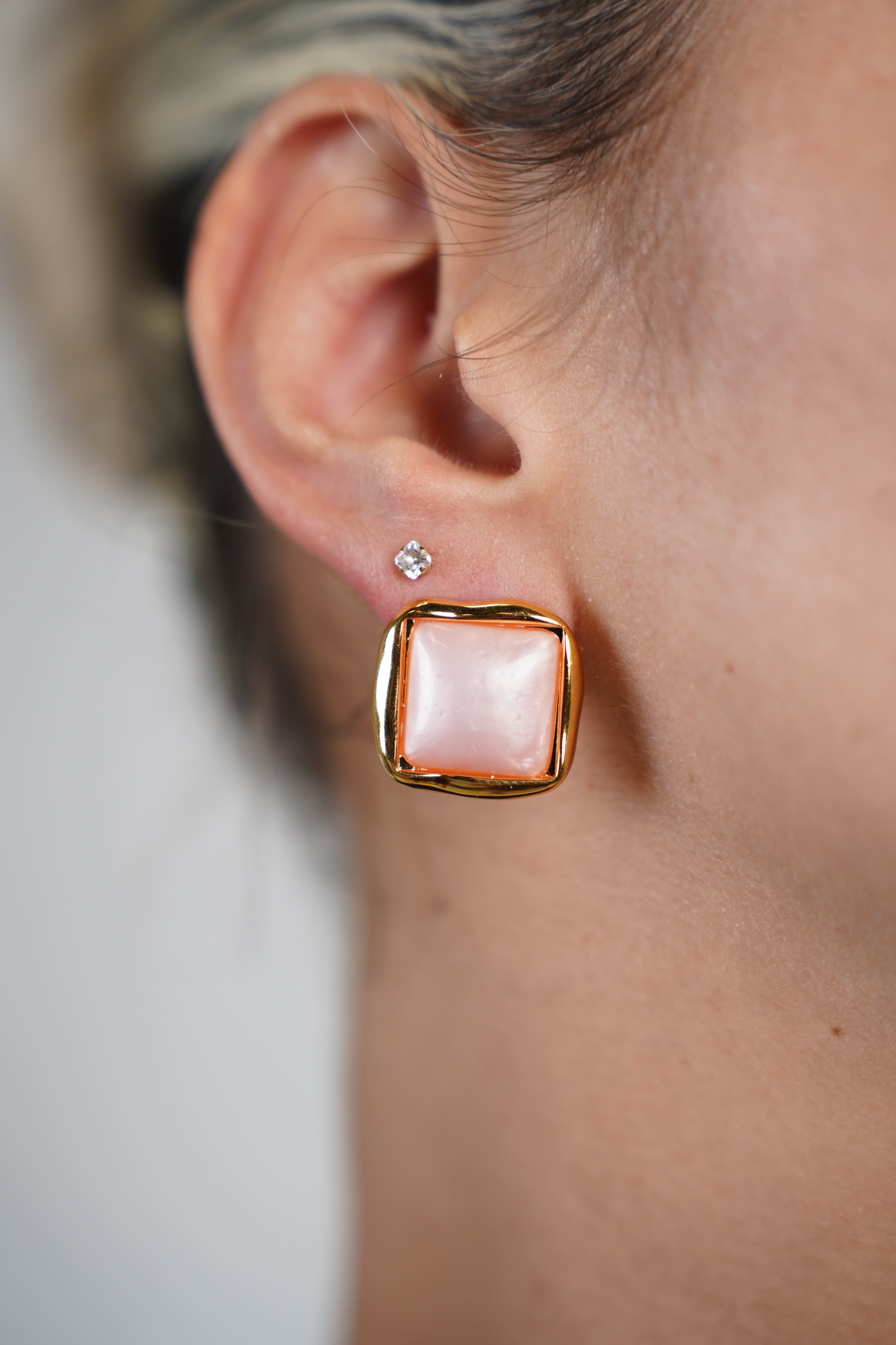 Kyza Stud Earrings – Glossy Geometric Elegance