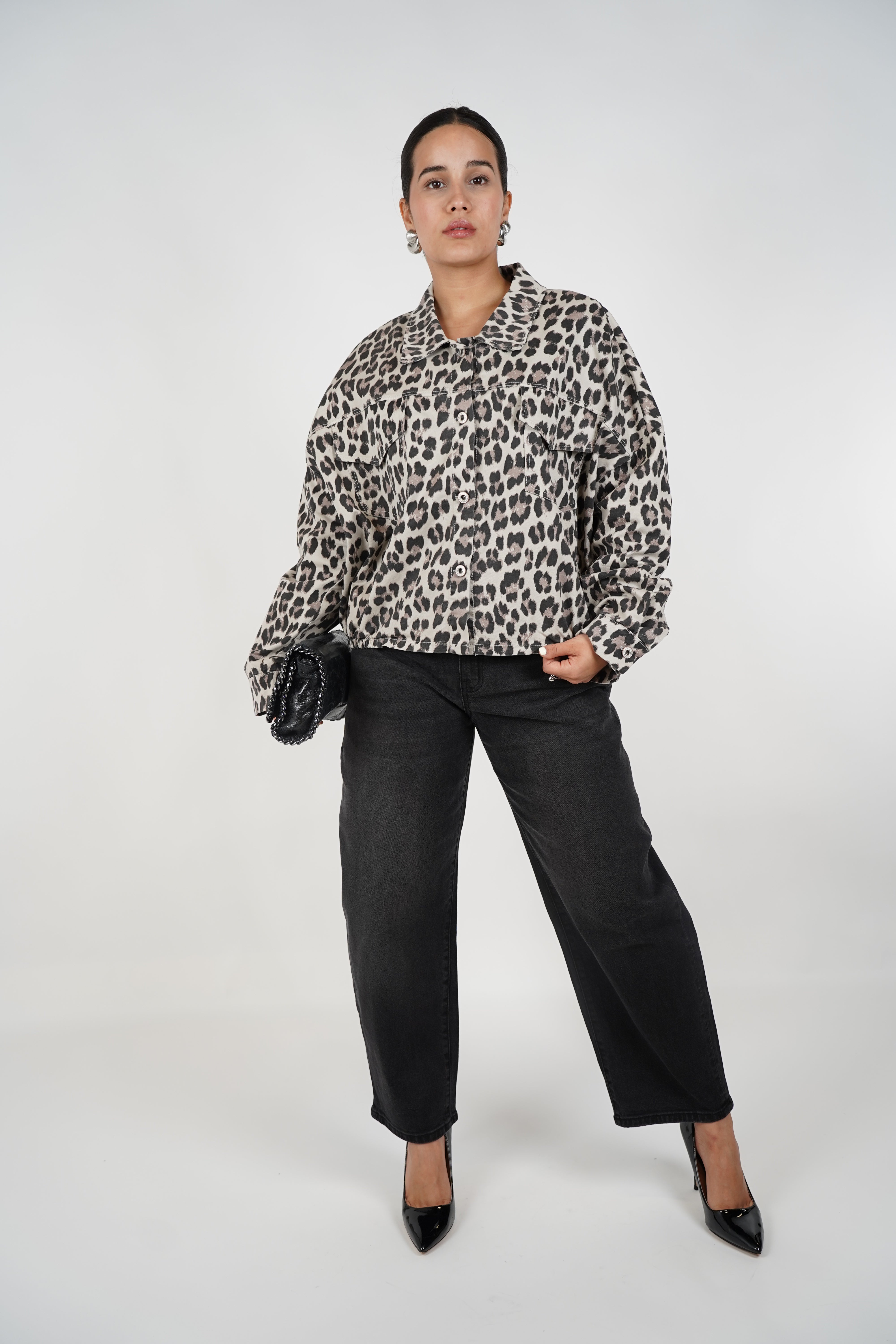 Jolie Barrel Jeans – Sleek Black Denim with a Modern Cut