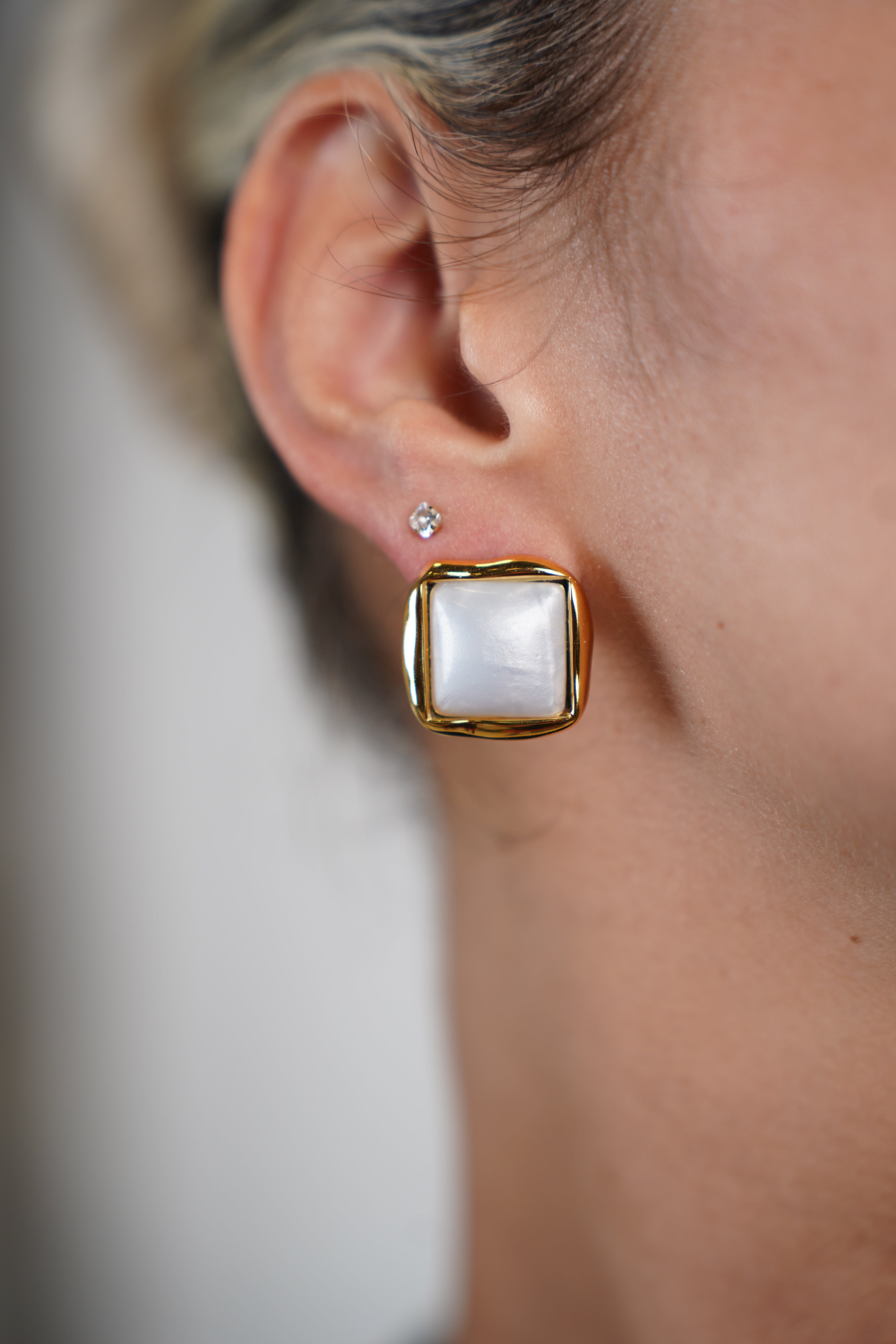 Kyza Stud Earrings – Glossy Geometric Elegance