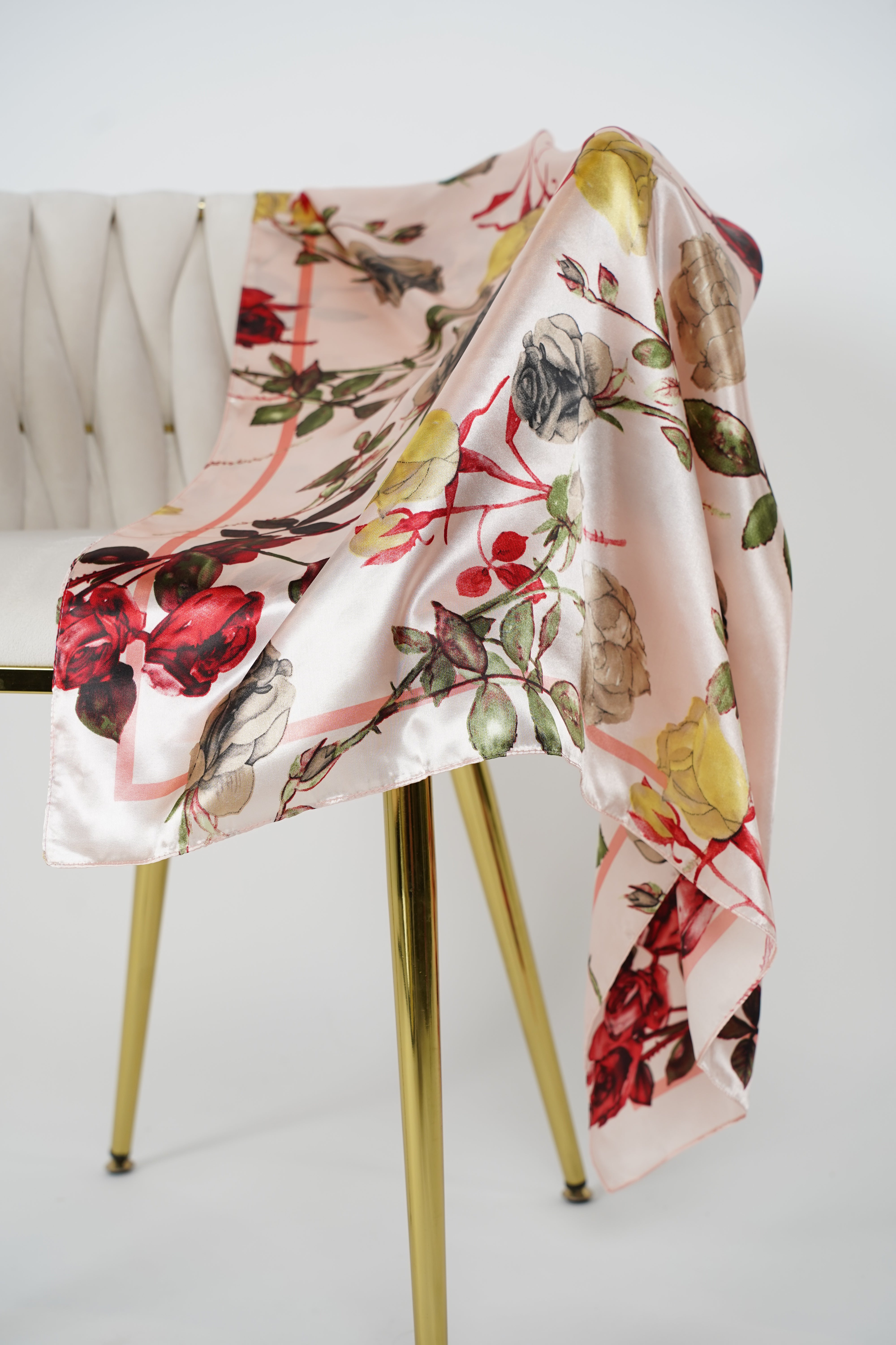 Versatile Patterned Scarf – Multi-Way Styling Accessory