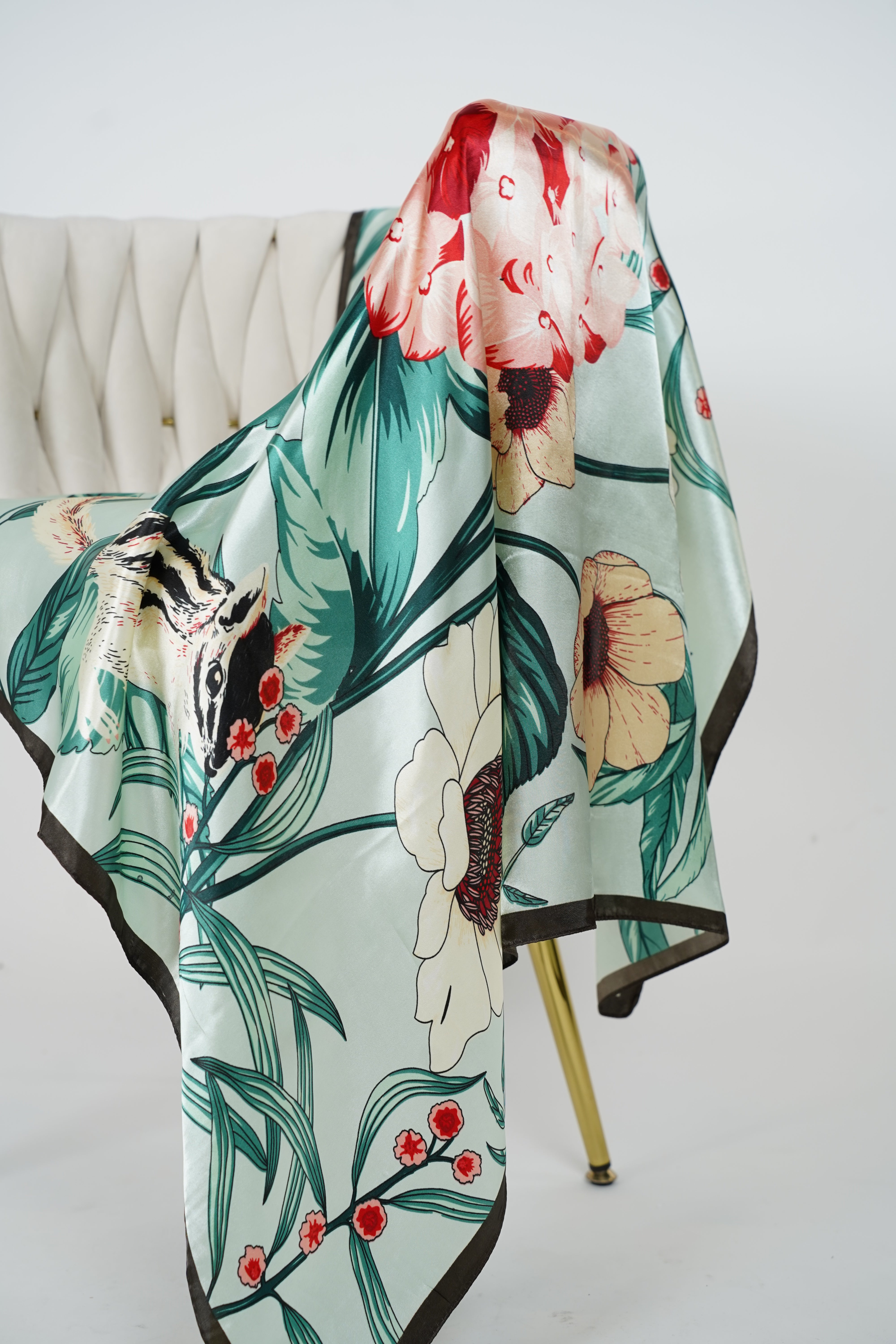 Versatile Patterned Scarf – Multi-Way Styling Accessory