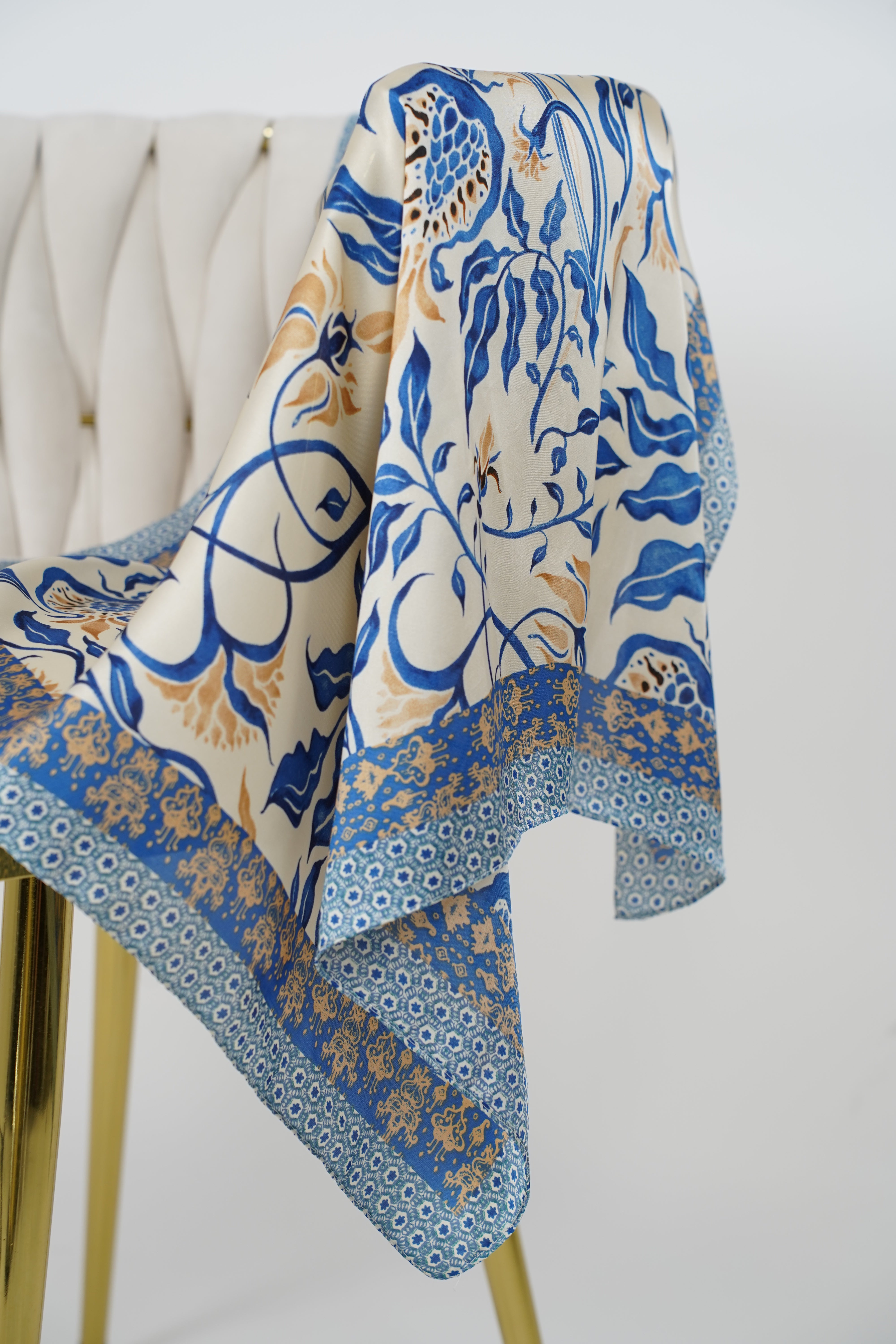 Versatile Patterned Scarf – Multi-Way Styling Accessory