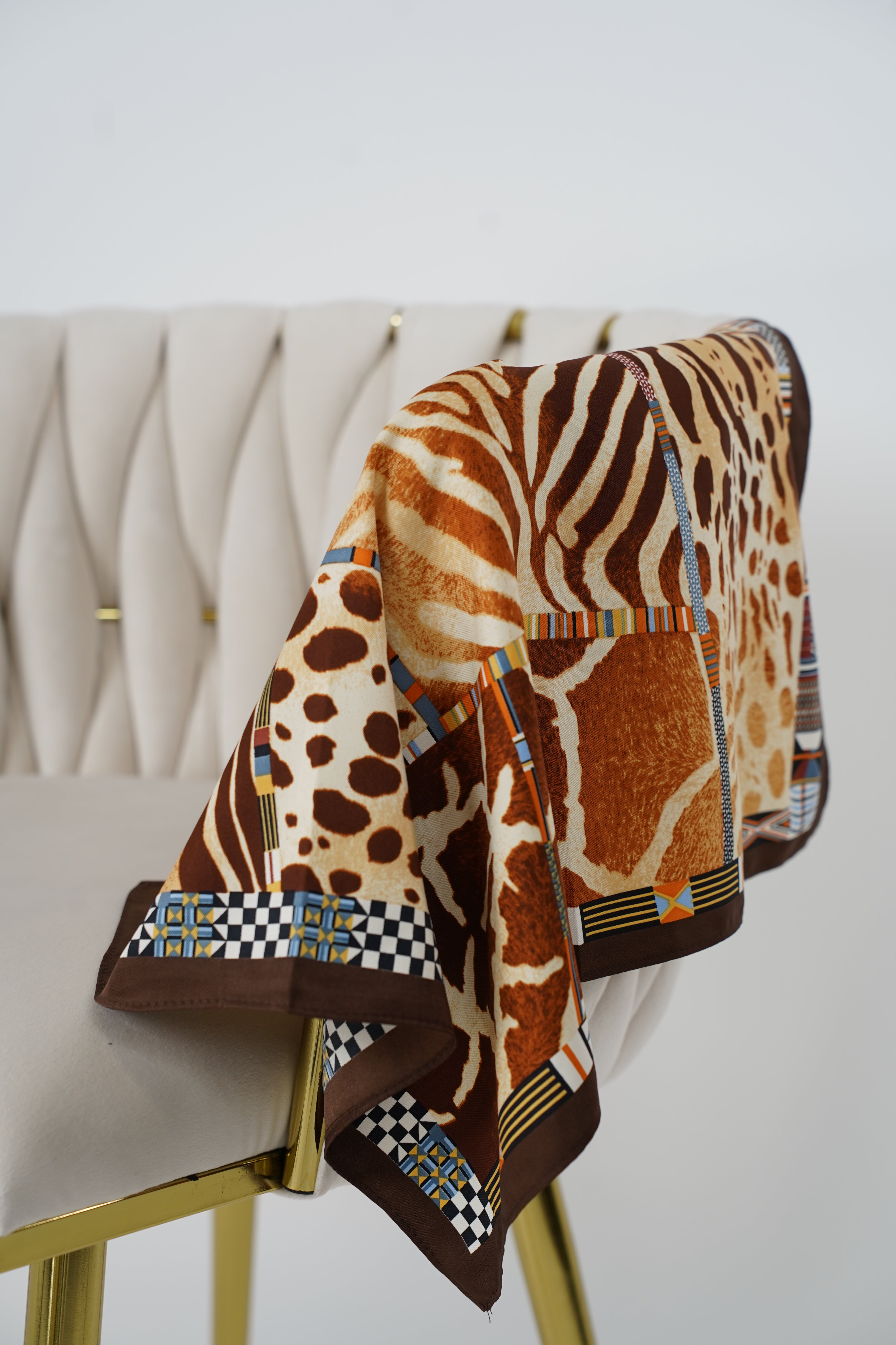 Versatile Patterned Scarf – Multi-Way Styling Accessory