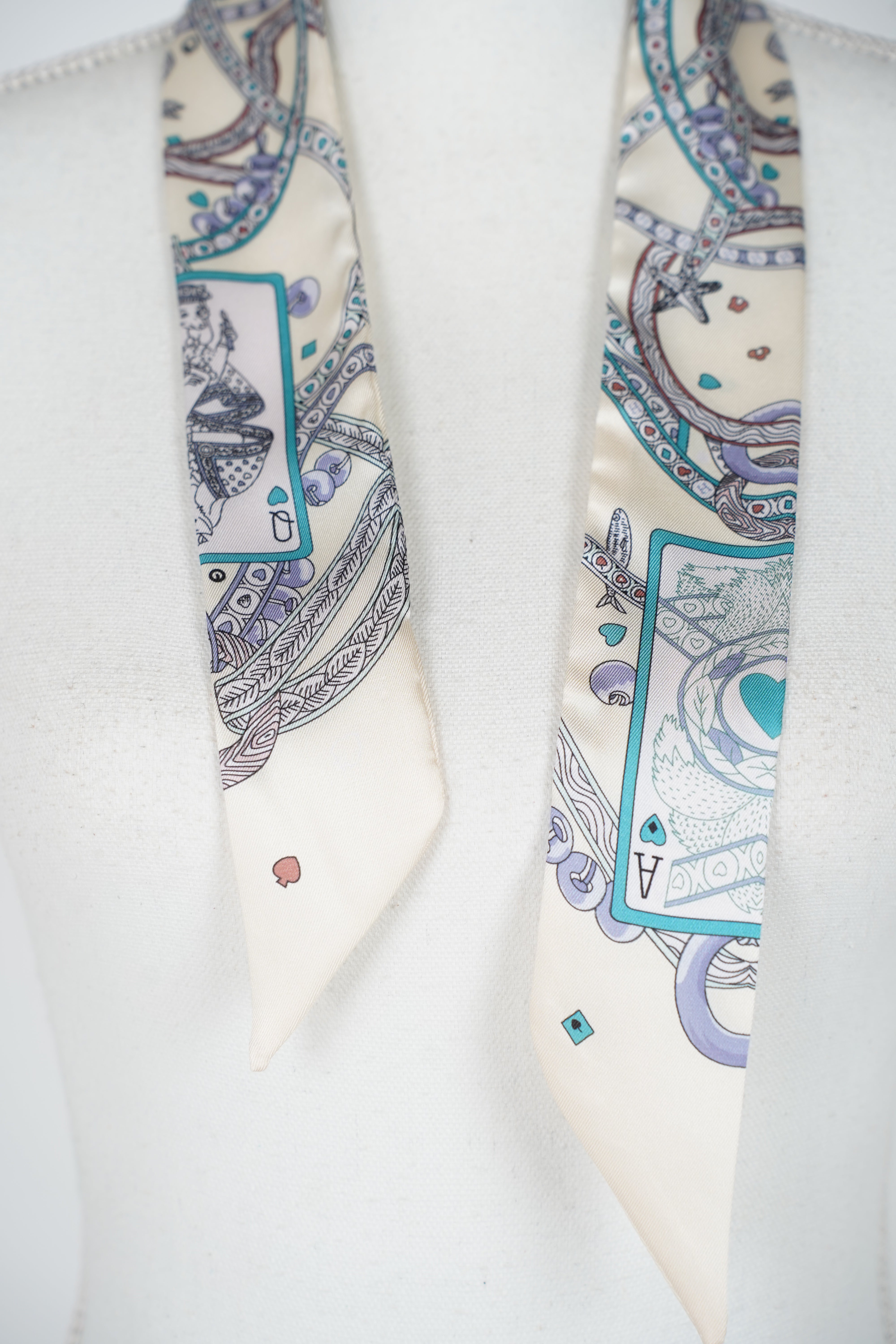 Parisian Twilly – Versatile Mini Scarf for Neck, Hair, or Bags