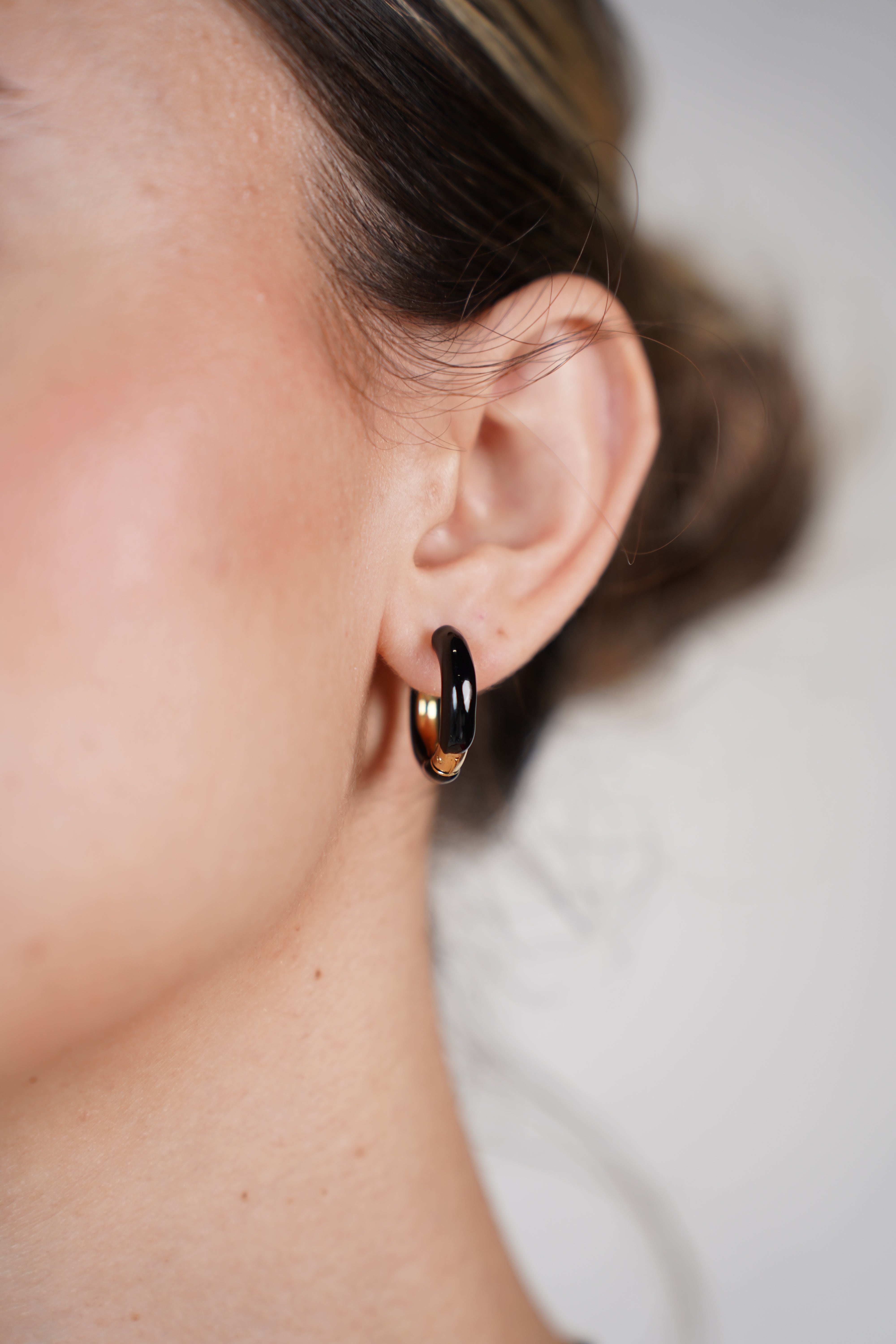 Tila Mini Hoops – Sleek Everyday Hoops in Multiple Colors