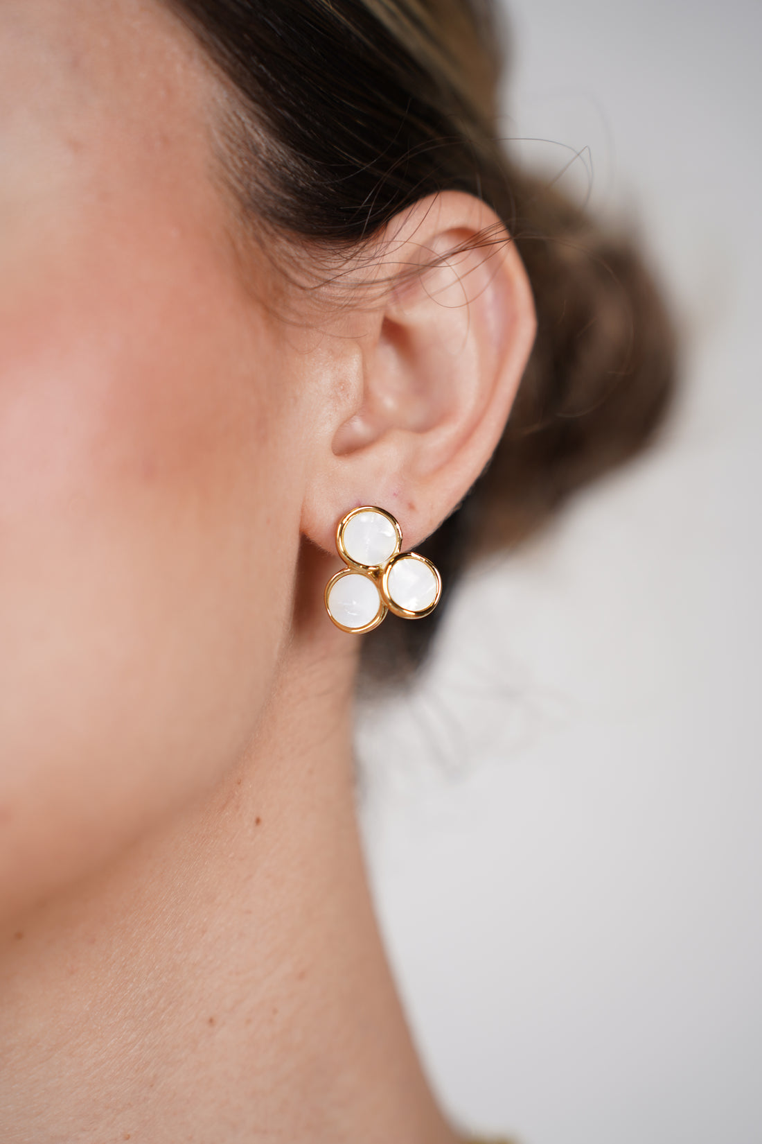 Lirra Studs Earring – Minimal Elegance with a Touch of Glow