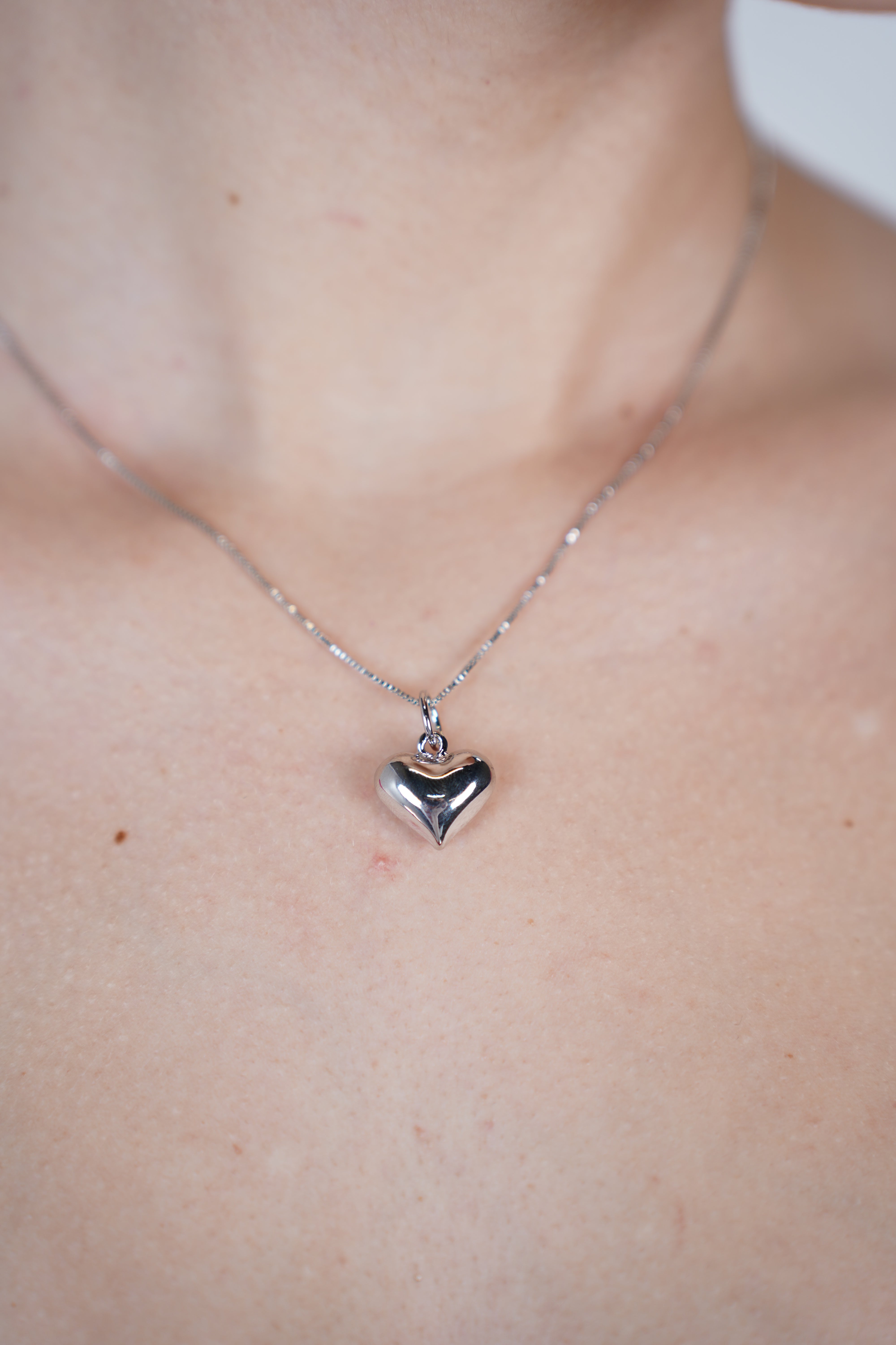 Voni Mini Heart Necklace Set – Silver Sweetheart Elegance